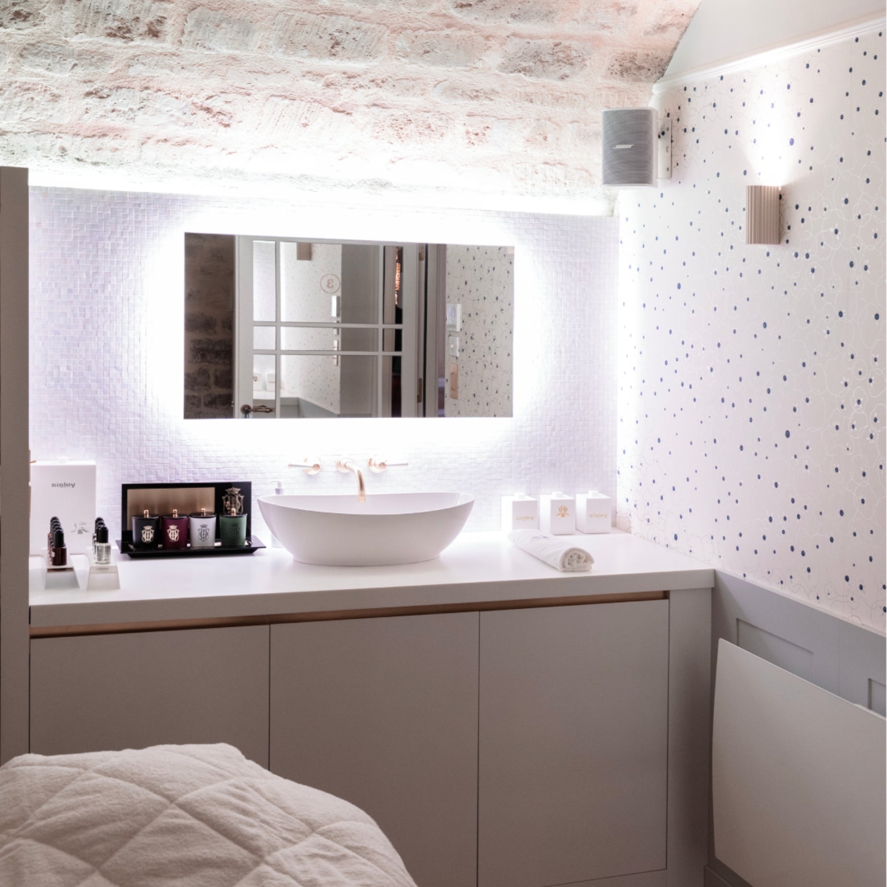 Le Soin Nettoyant Profond avec Jet Peel™ & LED 1H30
