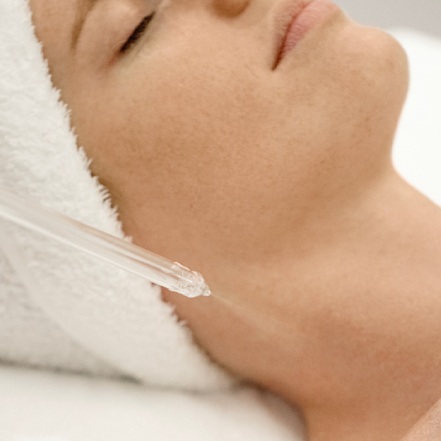 Le Rituel Nettoyant Profond avec Jet Peel™ & LED 6h - 4x1H30