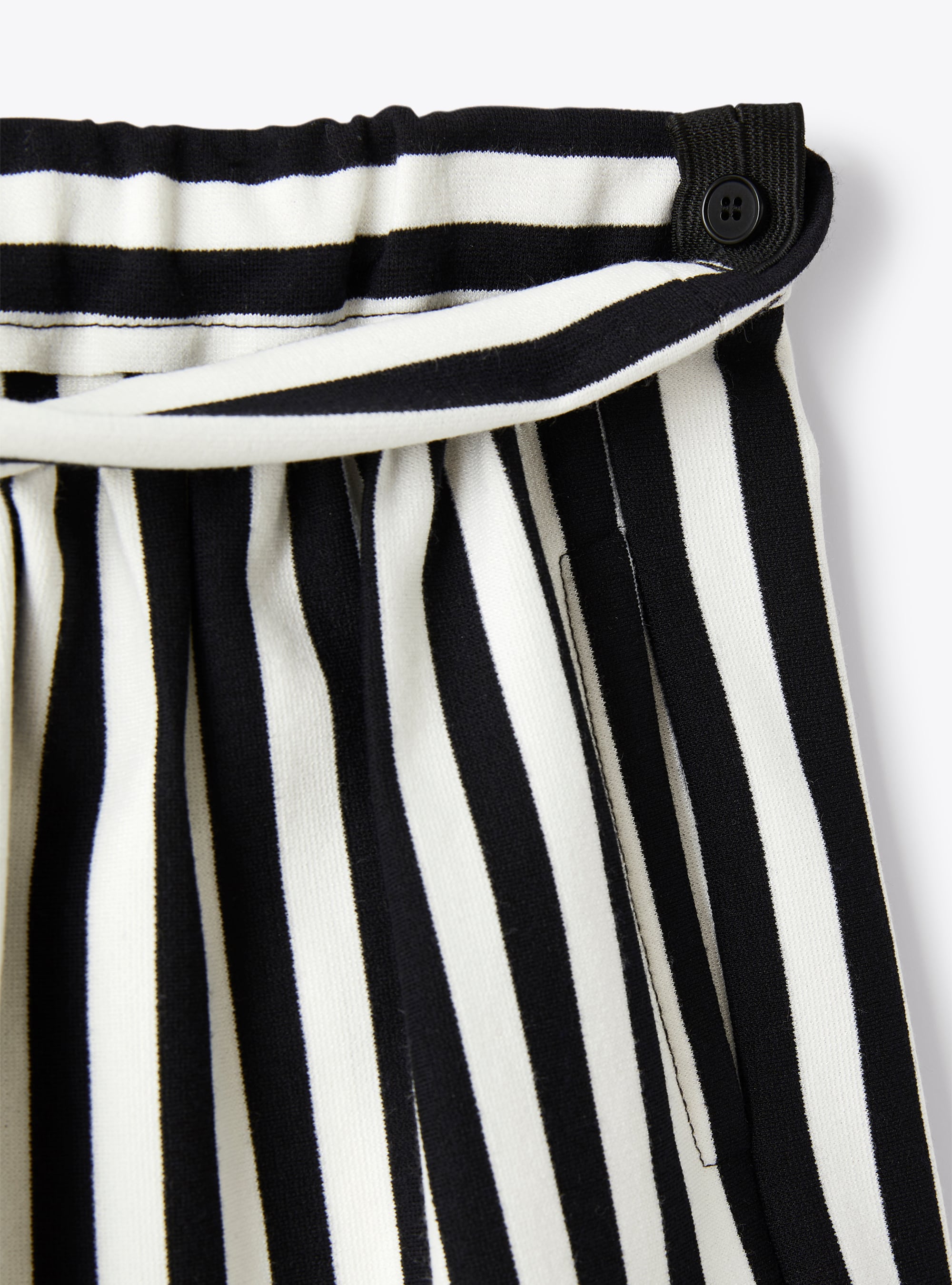 Striped romanite Bermuda shorts - Black