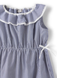 Vestito a righe con collo volant