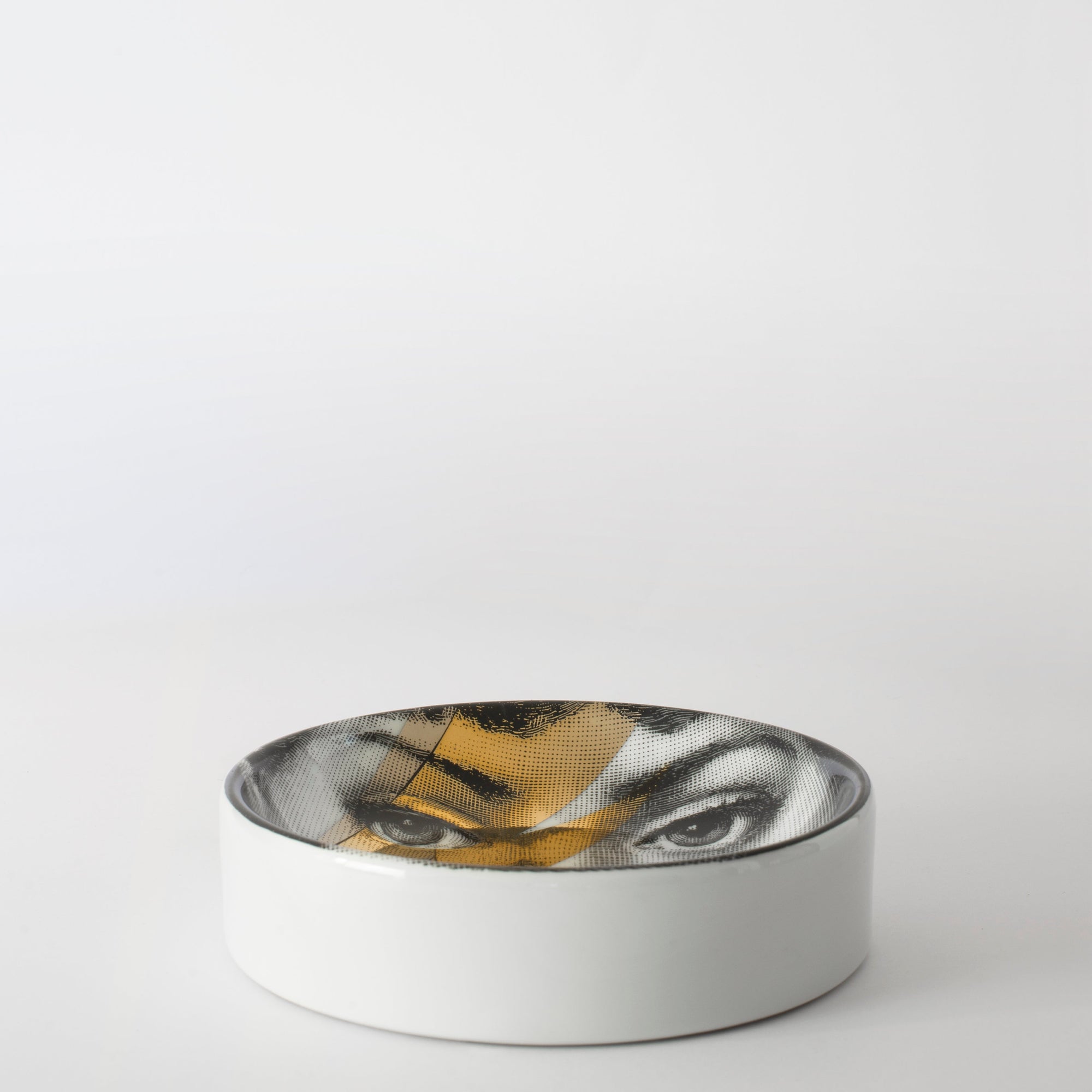Tema e Variazioni n°375 round porcelain ashtray - Gold & Black & White