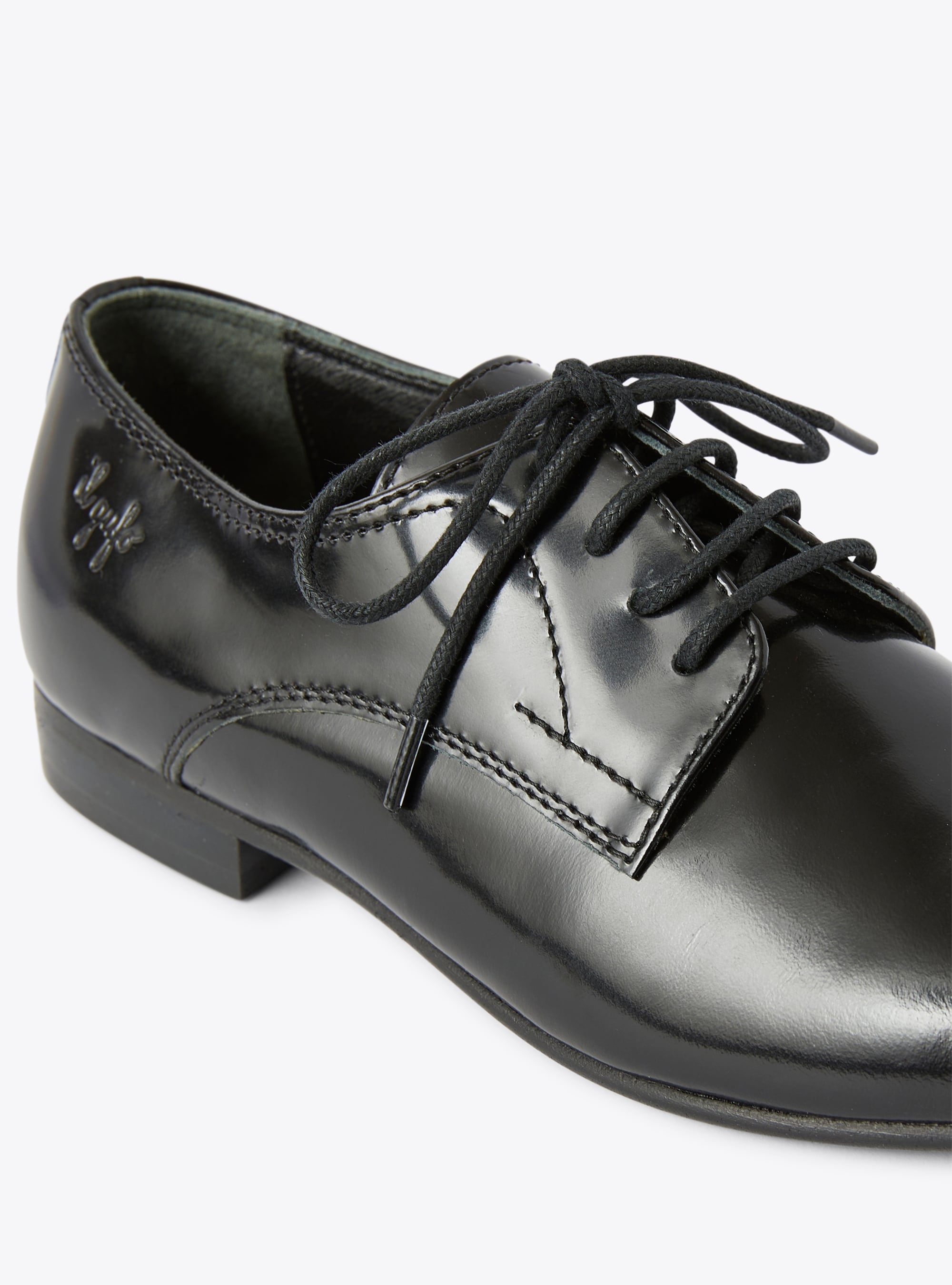 Shiny leather lace-up shoes