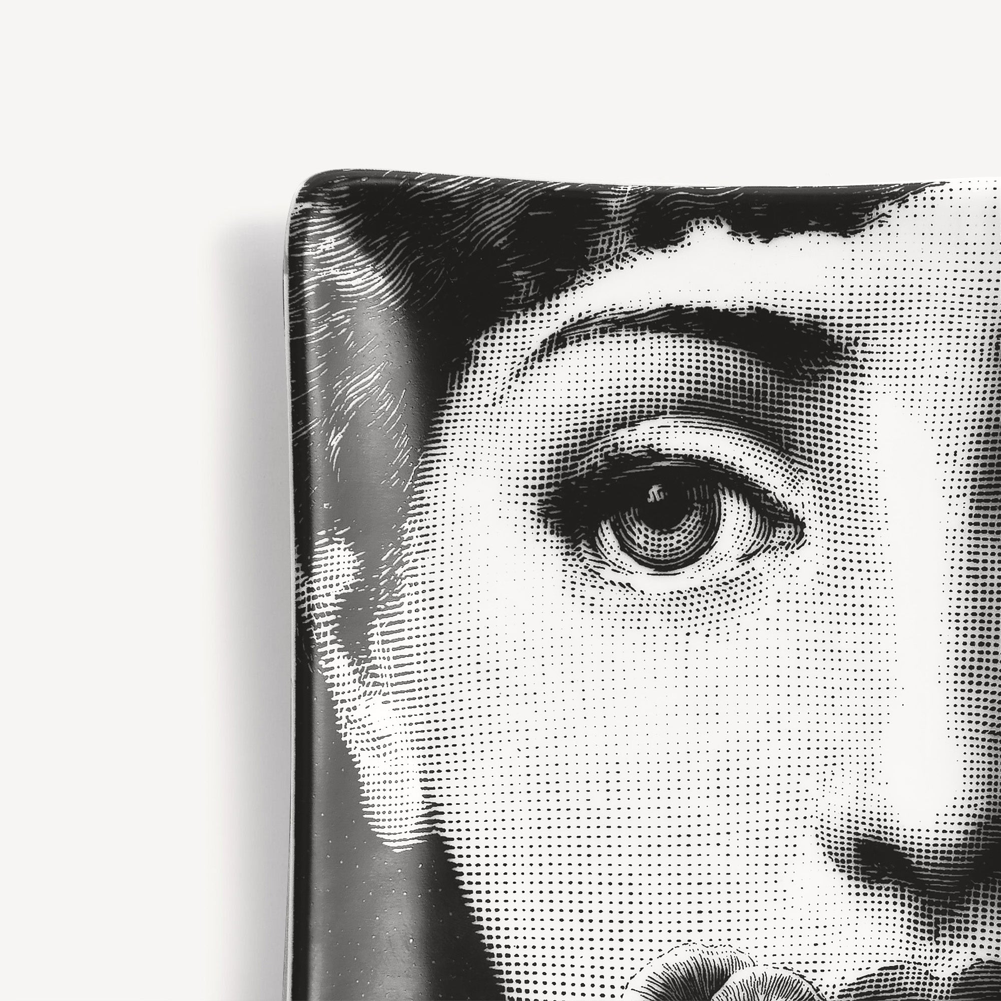 Tema e Variazioni n°137 porcelain ashtray - Black & White