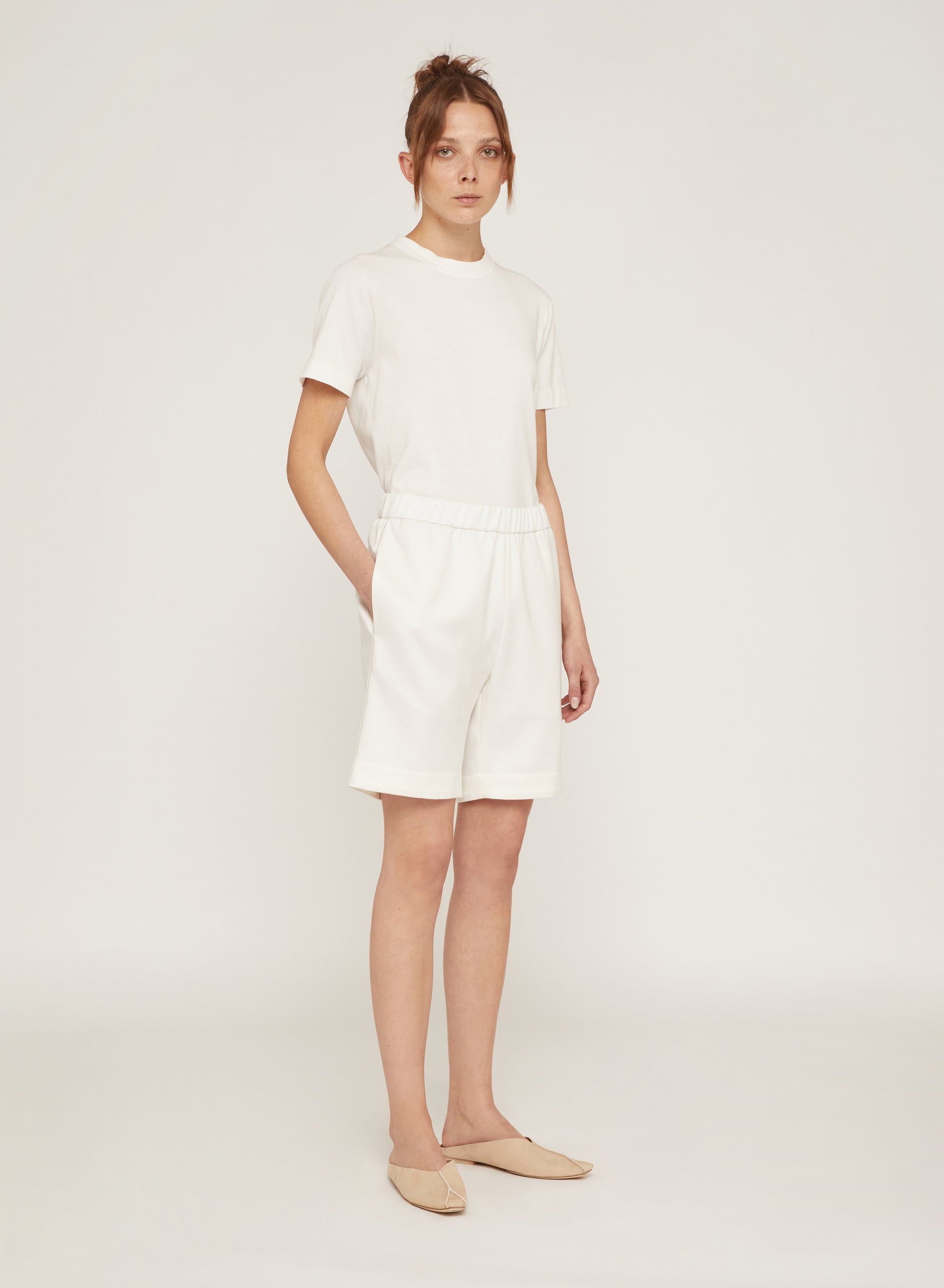 Bianco_2QTY // Short élastiqué et ceinturé en soie mélangée - Bianco