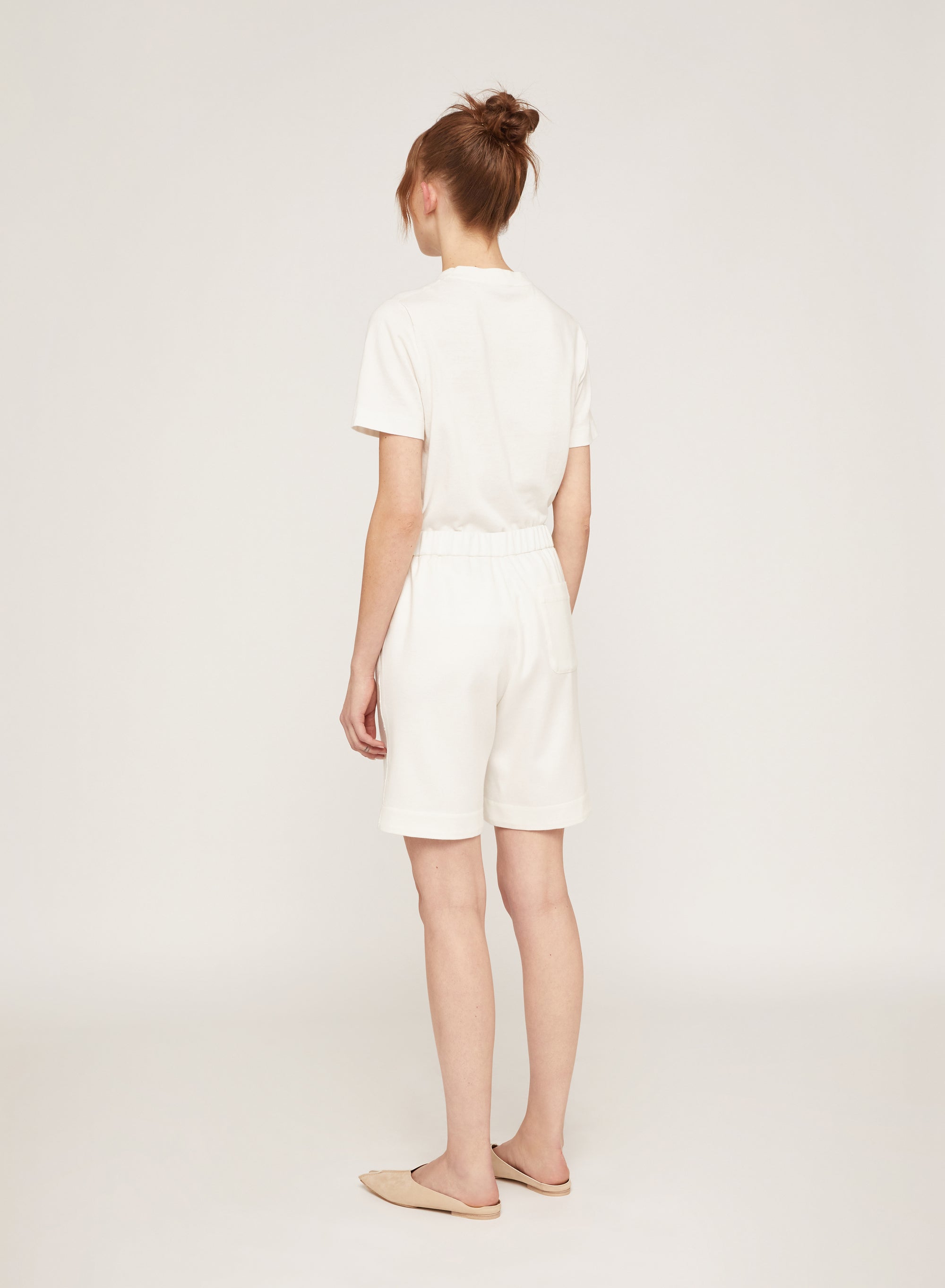 Bianco_2QTY // Short élastiqué et ceinturé en soie mélangée - Bianco