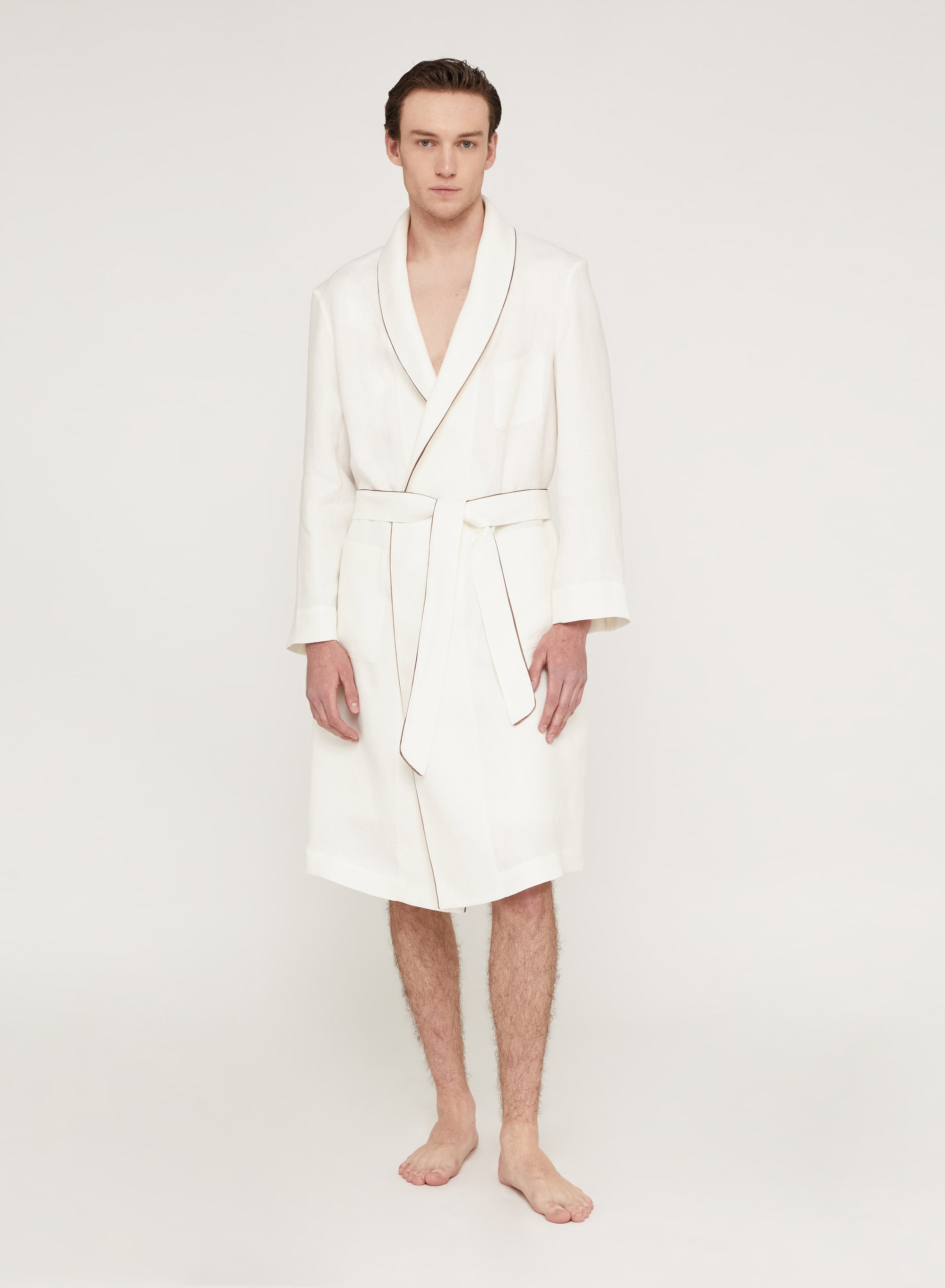 Bianco_1QTY // Peignoir à détail contrastant en lin - Bianco