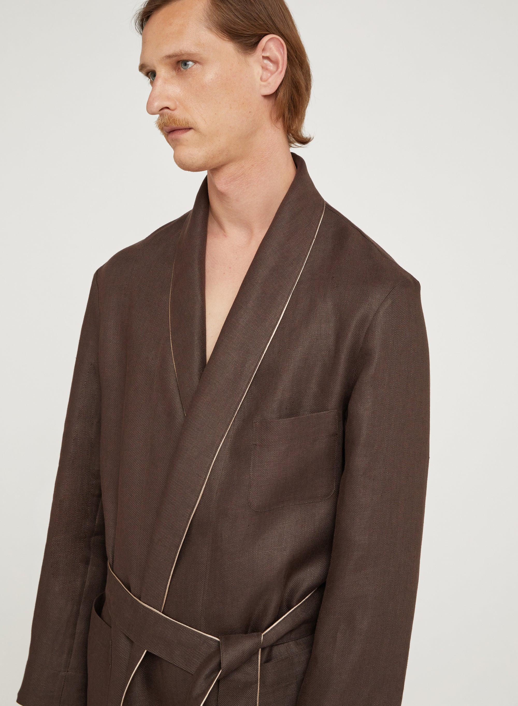 Cacao_1QTY // Peignoir à détail contrastant en lin - Cacao