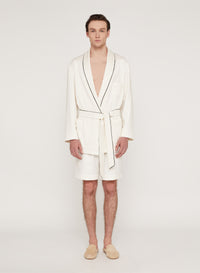 Lana_1QTY // Peignoir court à détail contrastant en soie - Lana