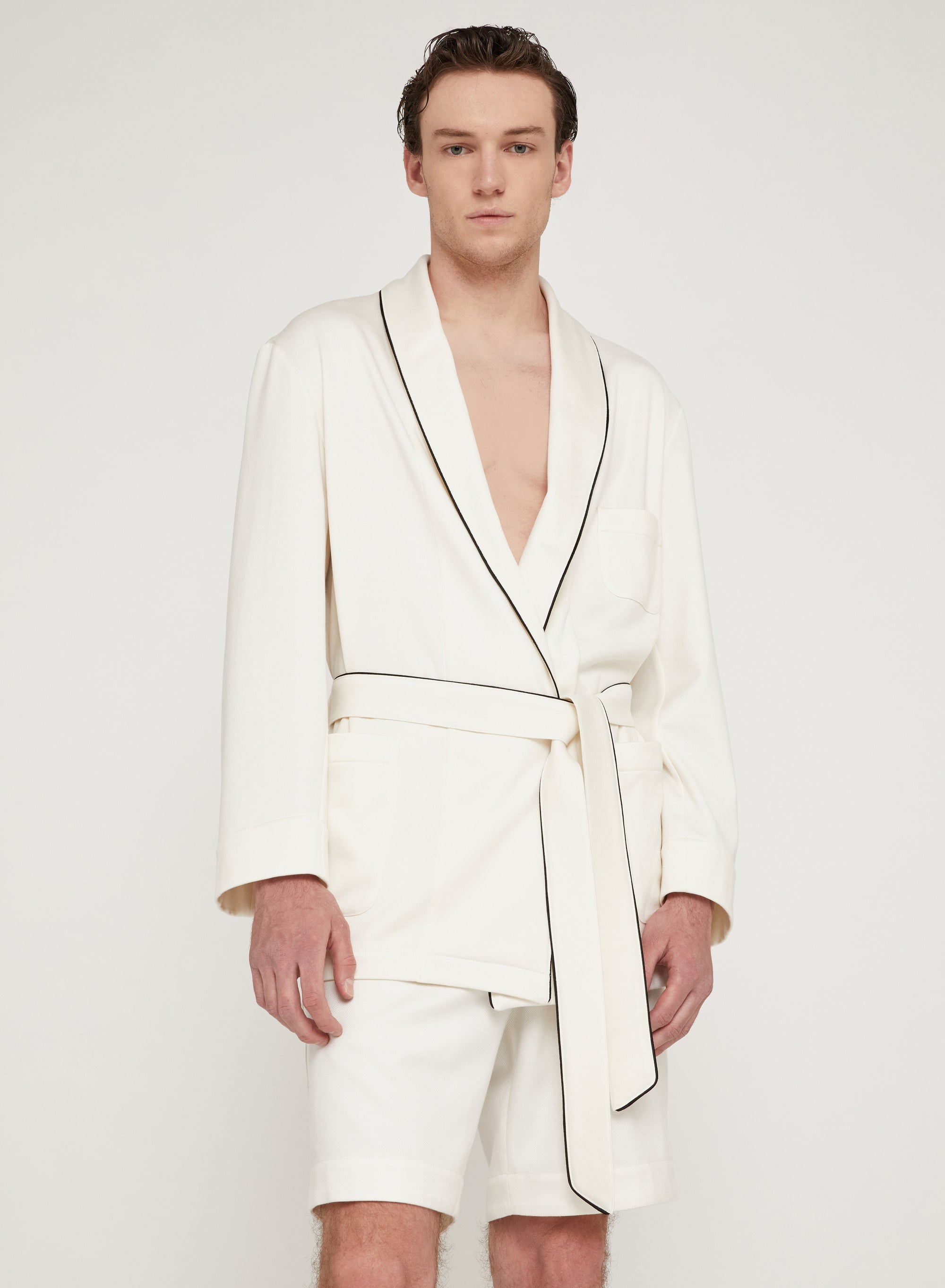 Lana_1QTY // Peignoir court à détail contrastant en soie - Lana