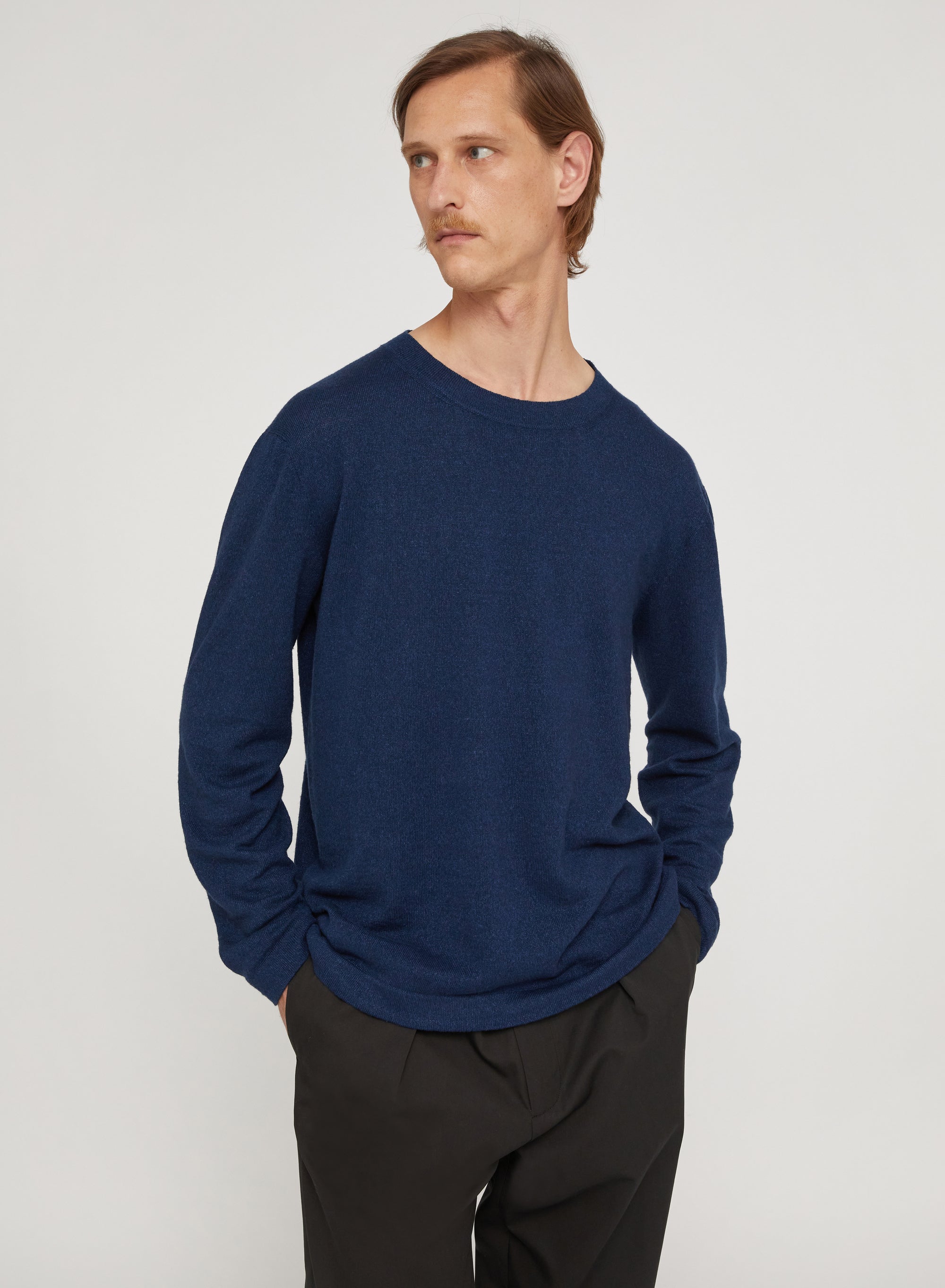 Work Blue_1QTY // Pull col rond et finitions côtelées en laine - Work Blue