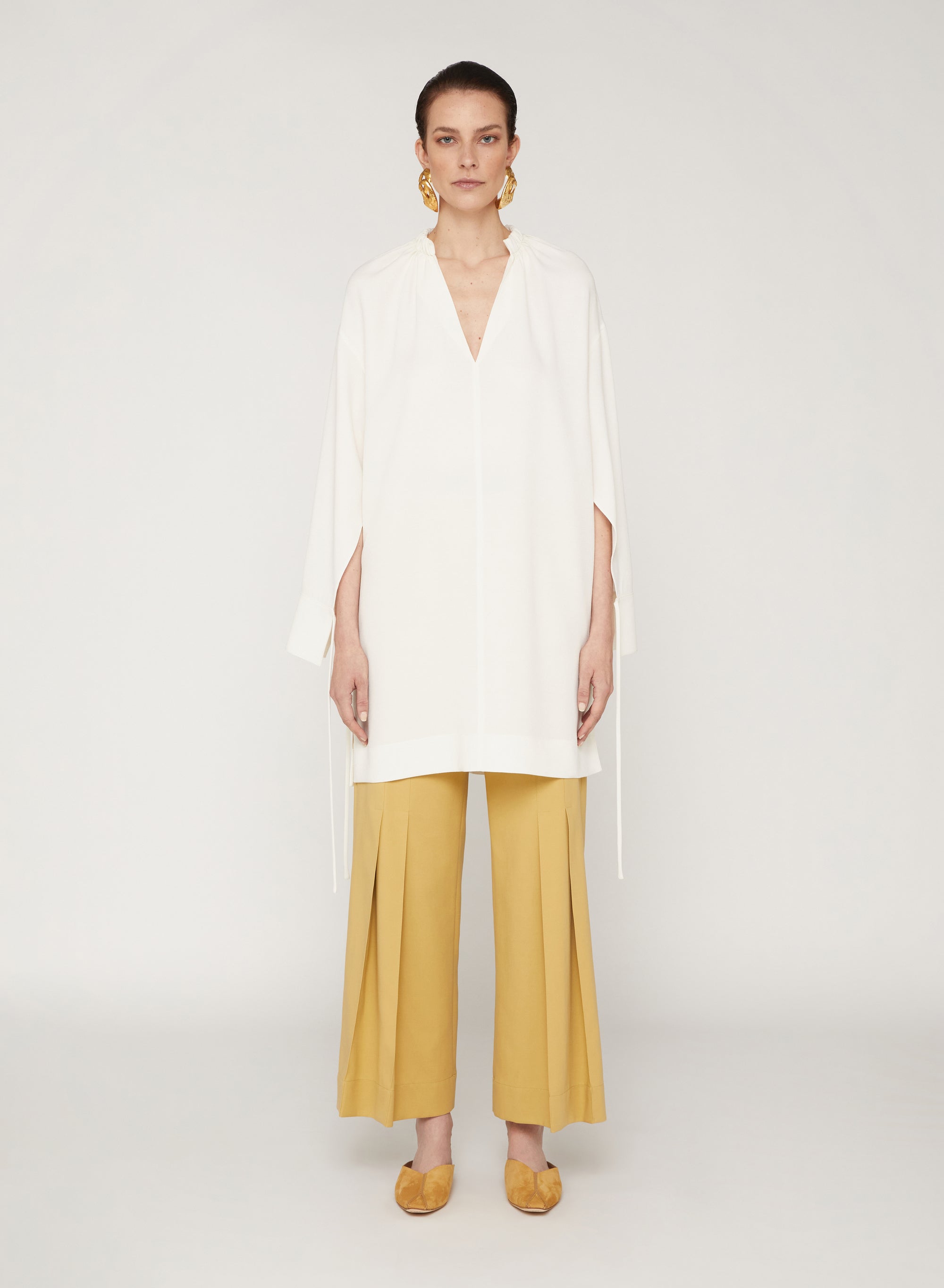 Bianco_1QTY // Tunique à encolure froncée et poignets noués en laine - Bianco