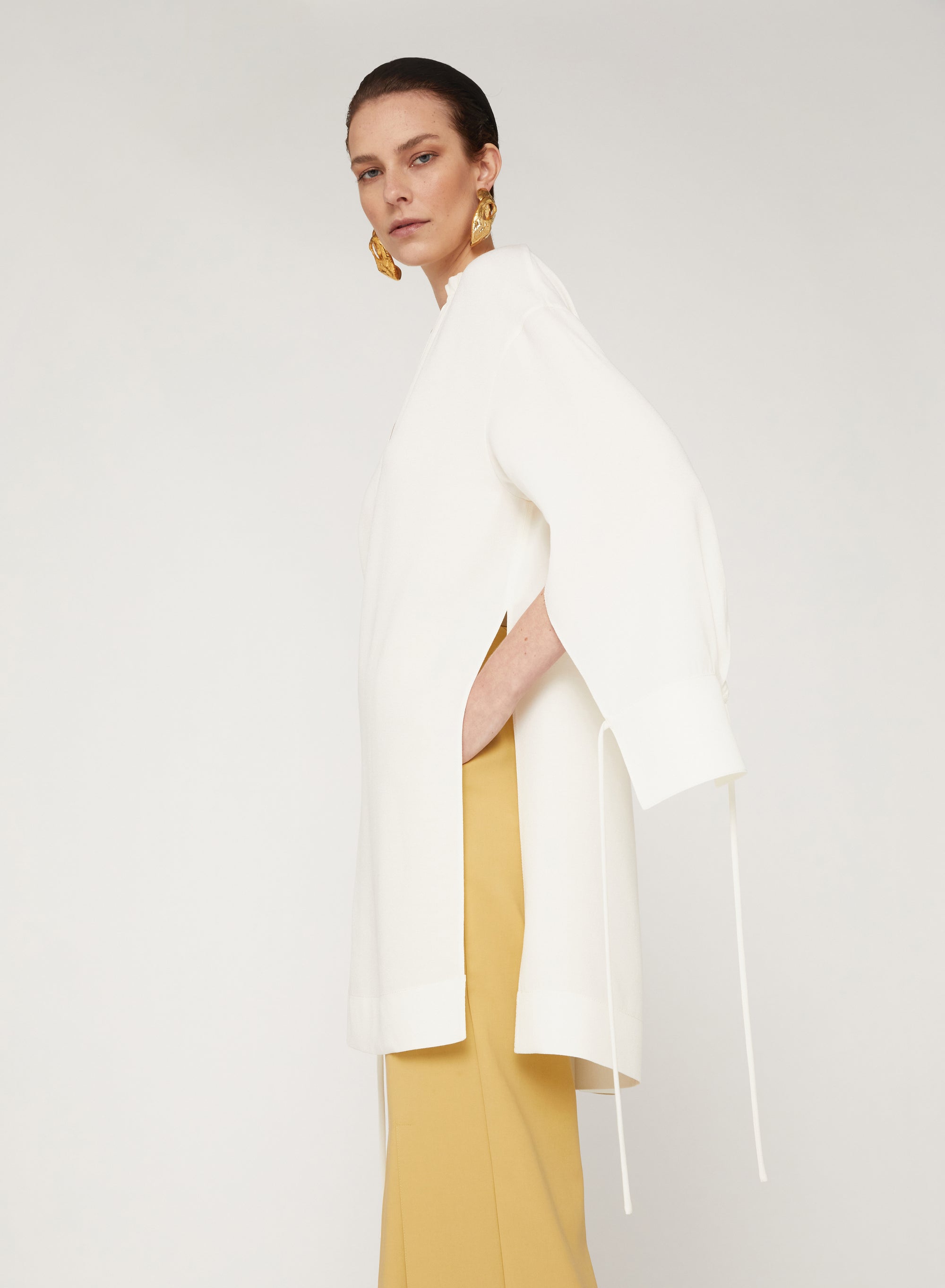 Bianco_1QTY // Tunique à encolure froncée et poignets noués en laine - Bianco