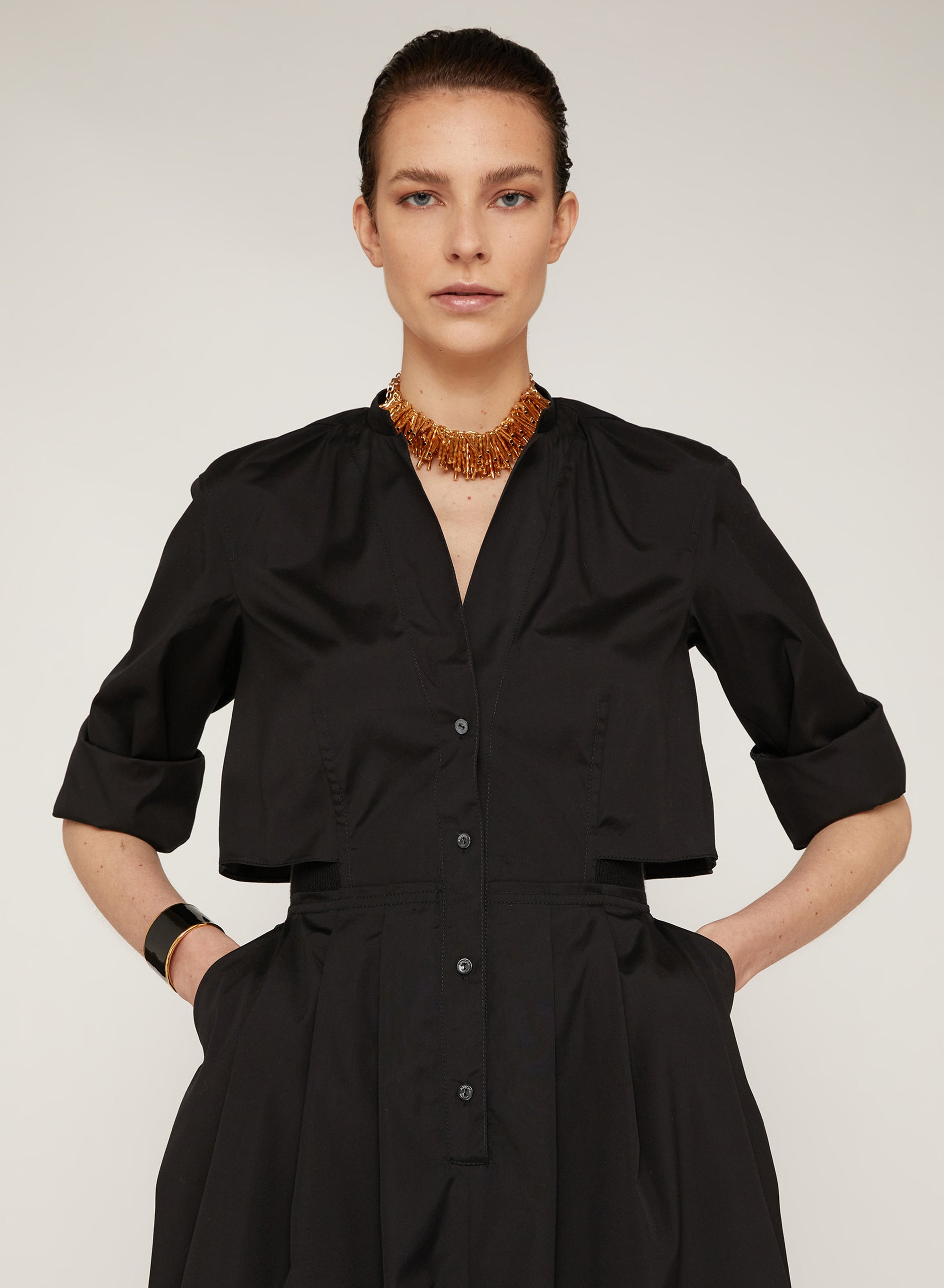 Nero_1QTY // Robe chemise évasée à découpes - Nero