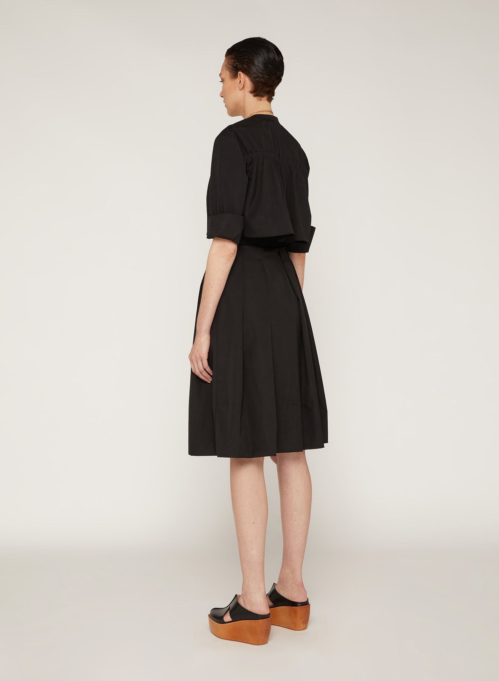 Nero_1QTY // Robe chemise évasée à découpes - Nero