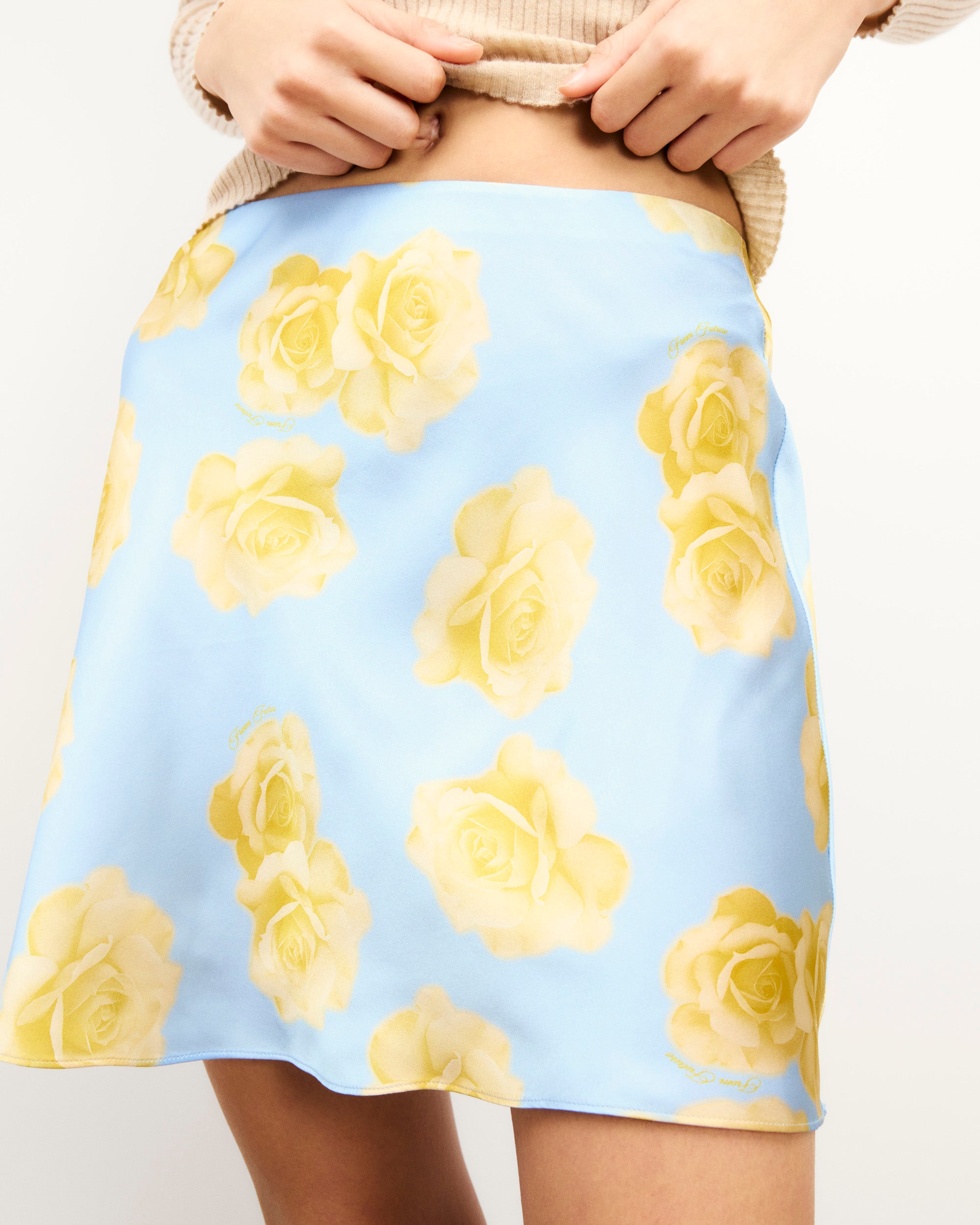Lenny skirt in silk - Sky Garden