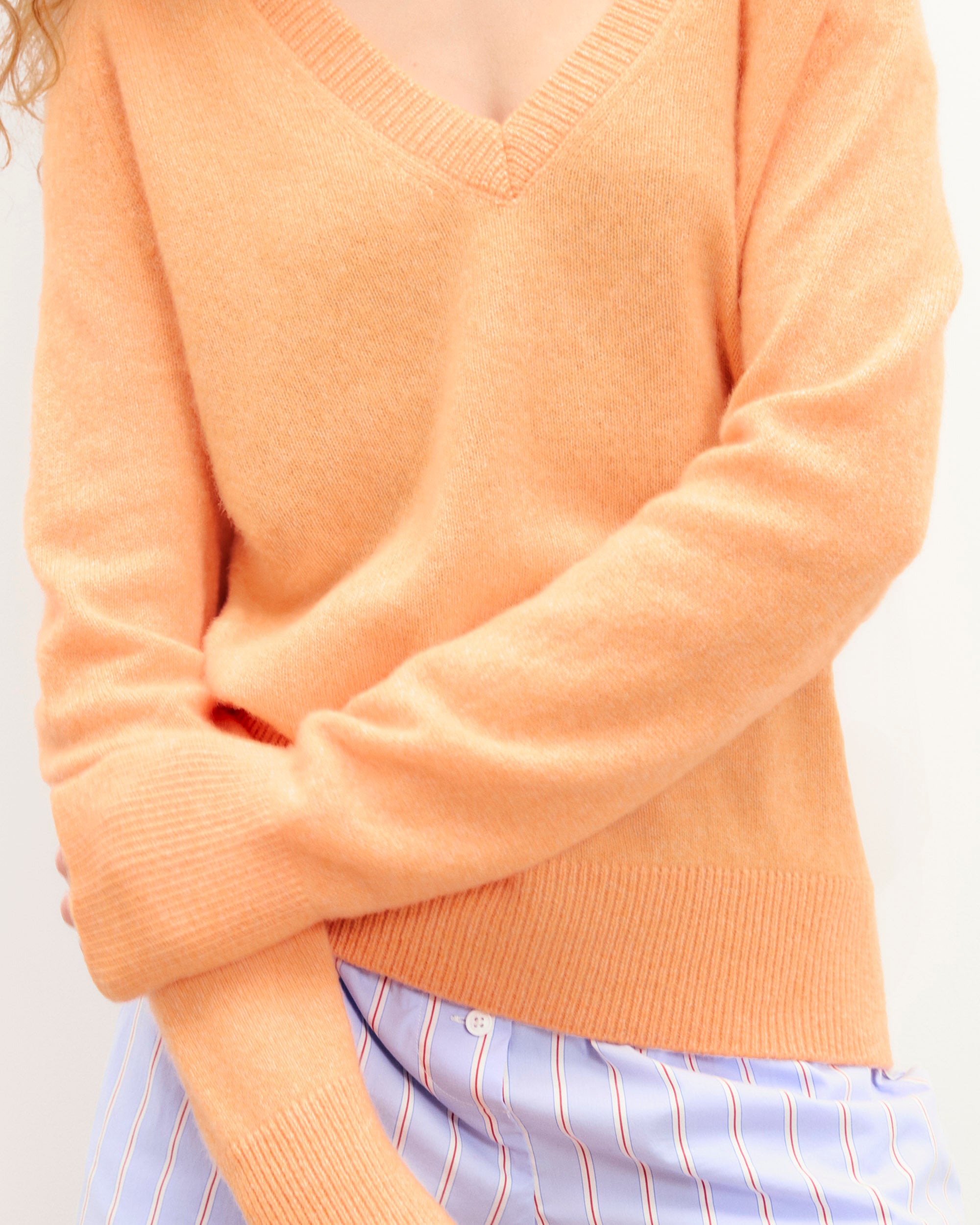 ELECTRIC ORANGE MOULINE / NEW / QTY : 16 / Pull Col V Oversize - Electric Orange Mouline