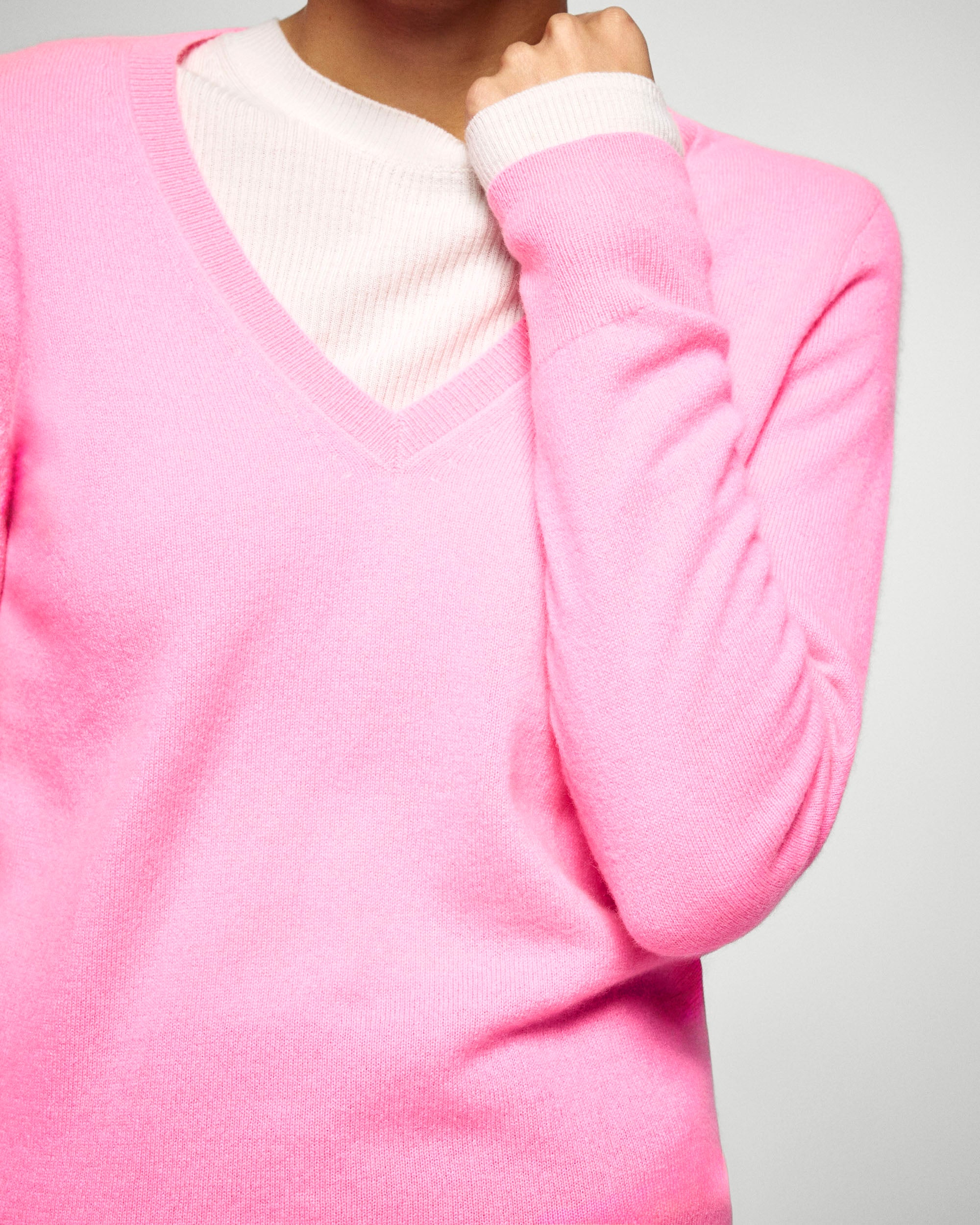 Cashmere V-neck jumper - Fantasy Pink