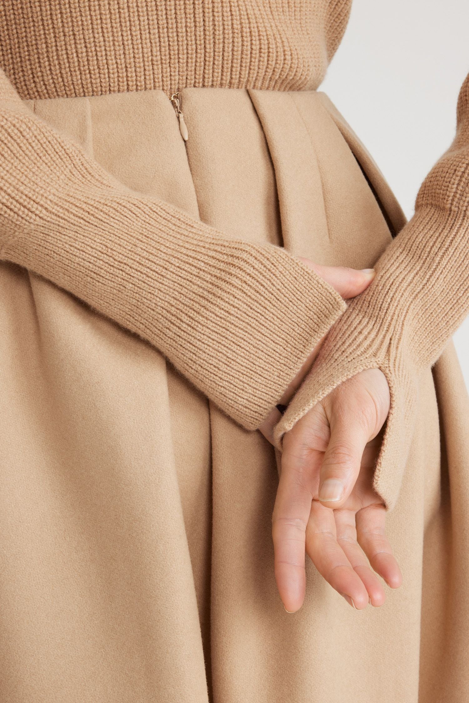 Pull à col croisé en laine et cachemire éco-responsable - Beige Biscuit
