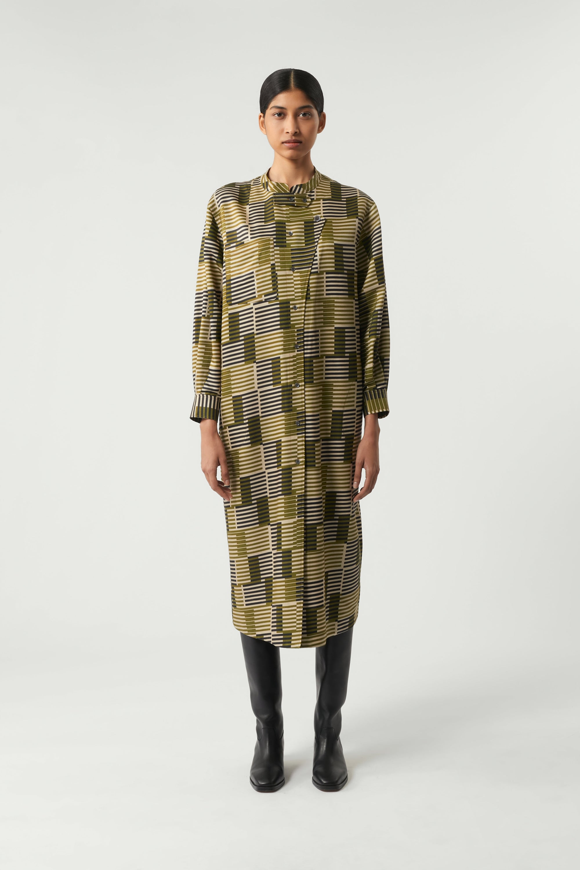 61 / DJV 95€ 95-23 / ST24%   ROBE CHAINE & TRAME PHILOMENE