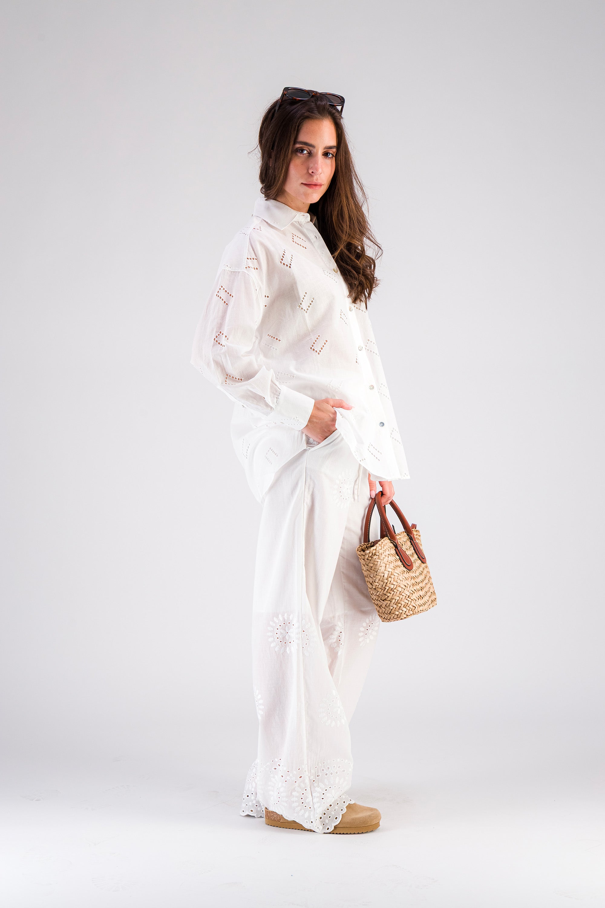 1 QTY NEW PANTALON BRODERIE ANGLAISE