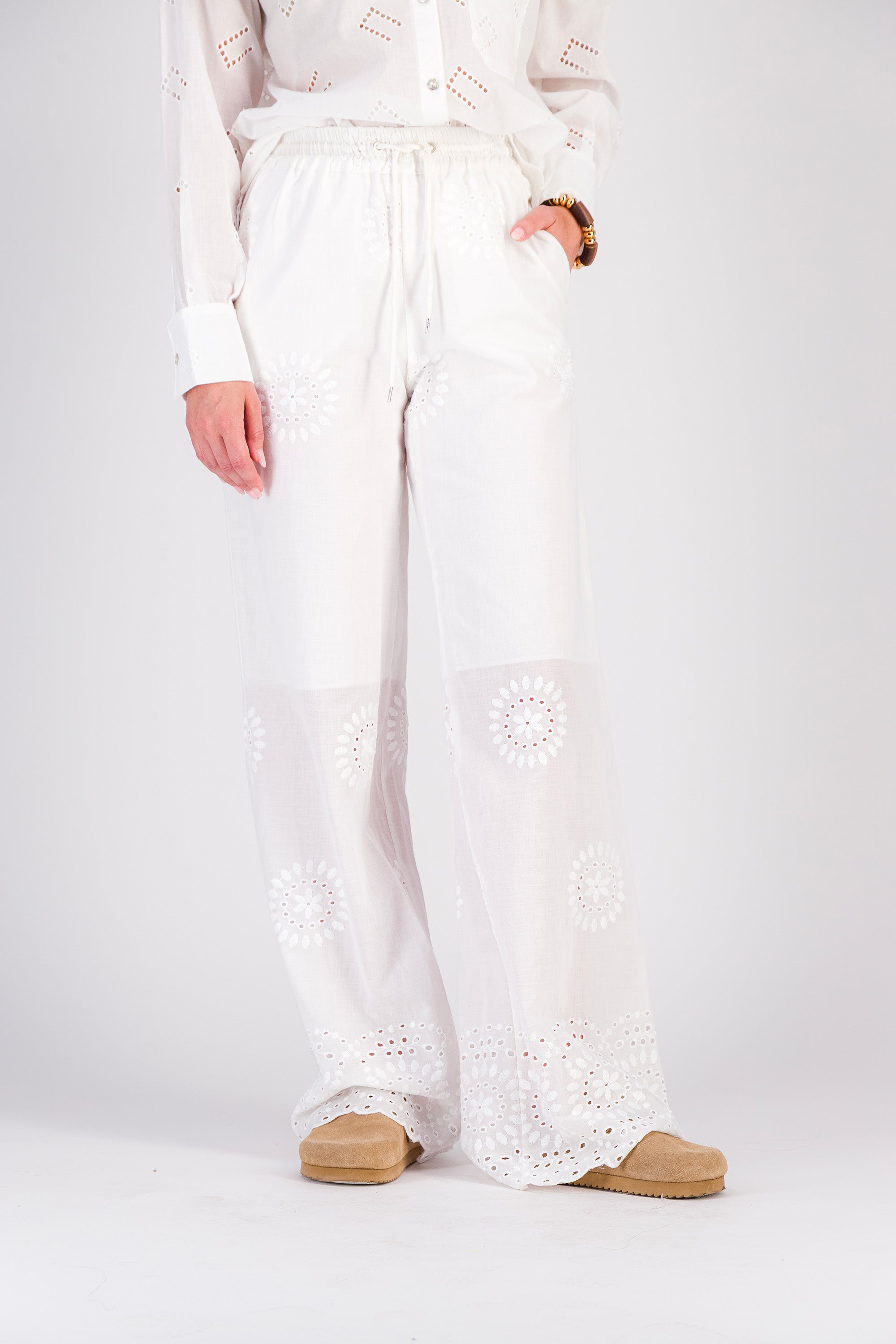 1 QTY NEW PANTALON BRODERIE ANGLAISE