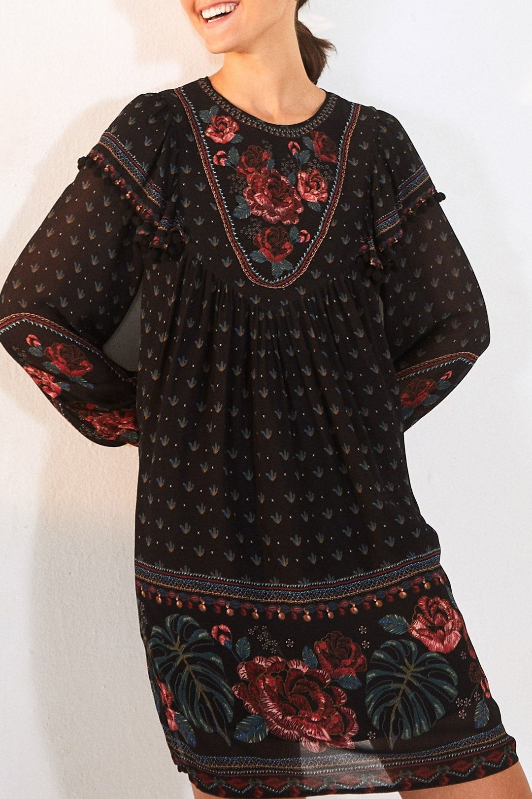 Robe courte brodée Floral - Noir