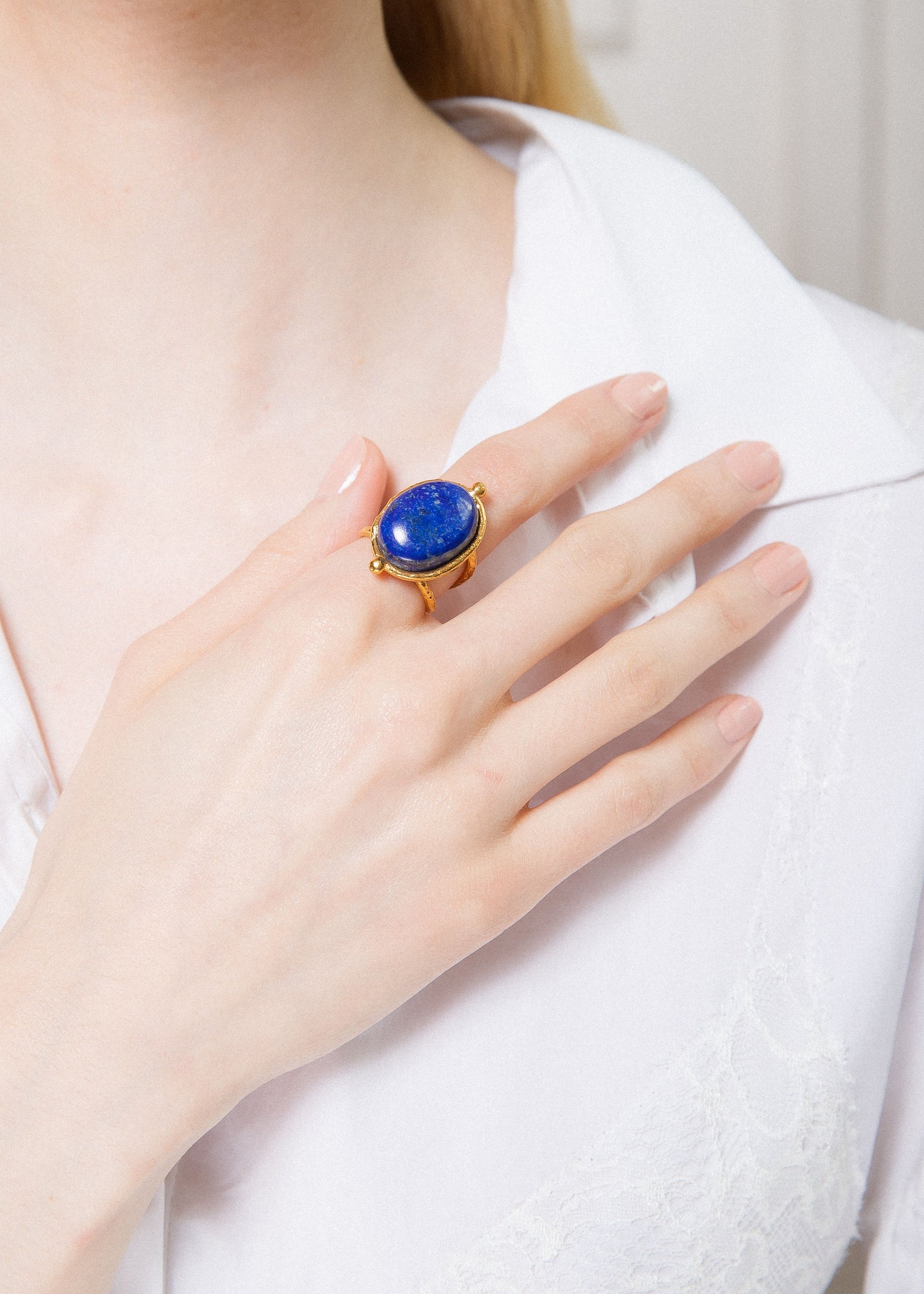 Bague Grande Ovale dorée à l'or fin et Lapis Lazuli - Bleu