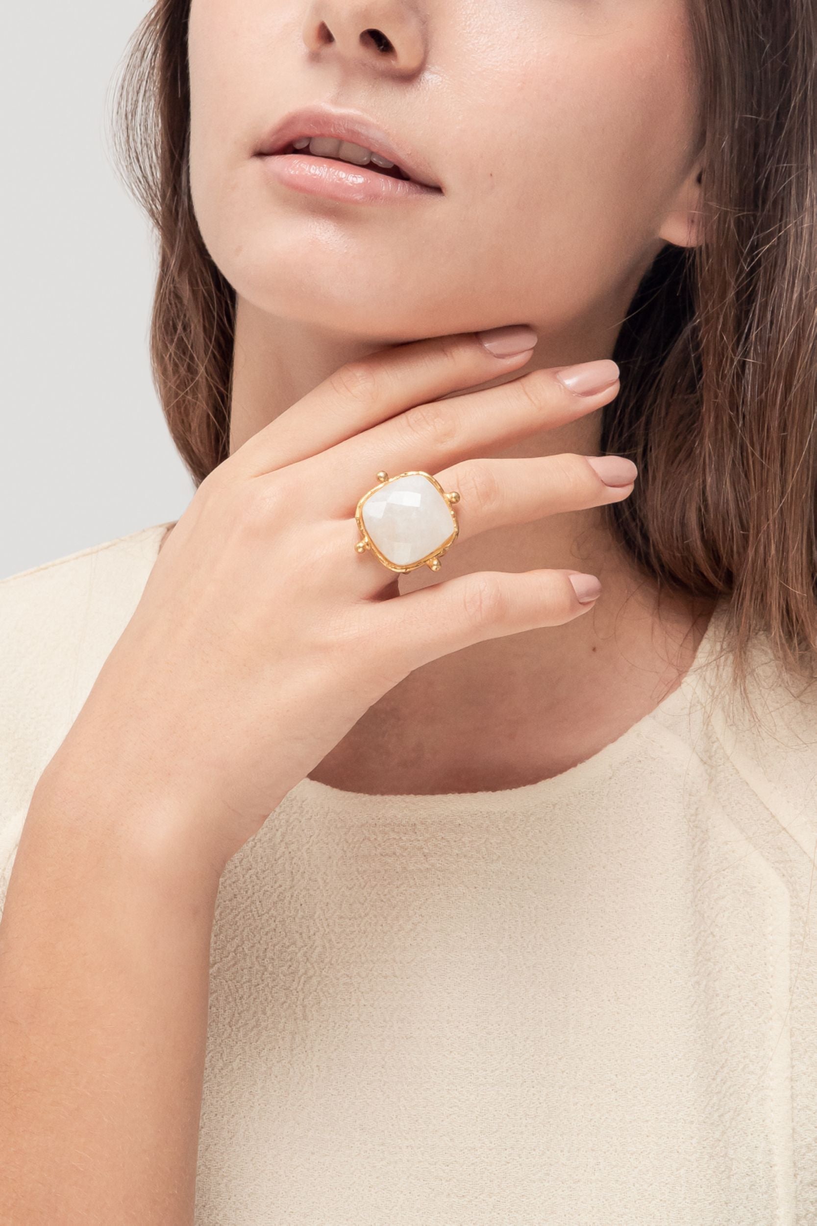 Bague Coussin dorée à l'or fin et Moonstone - Blanc