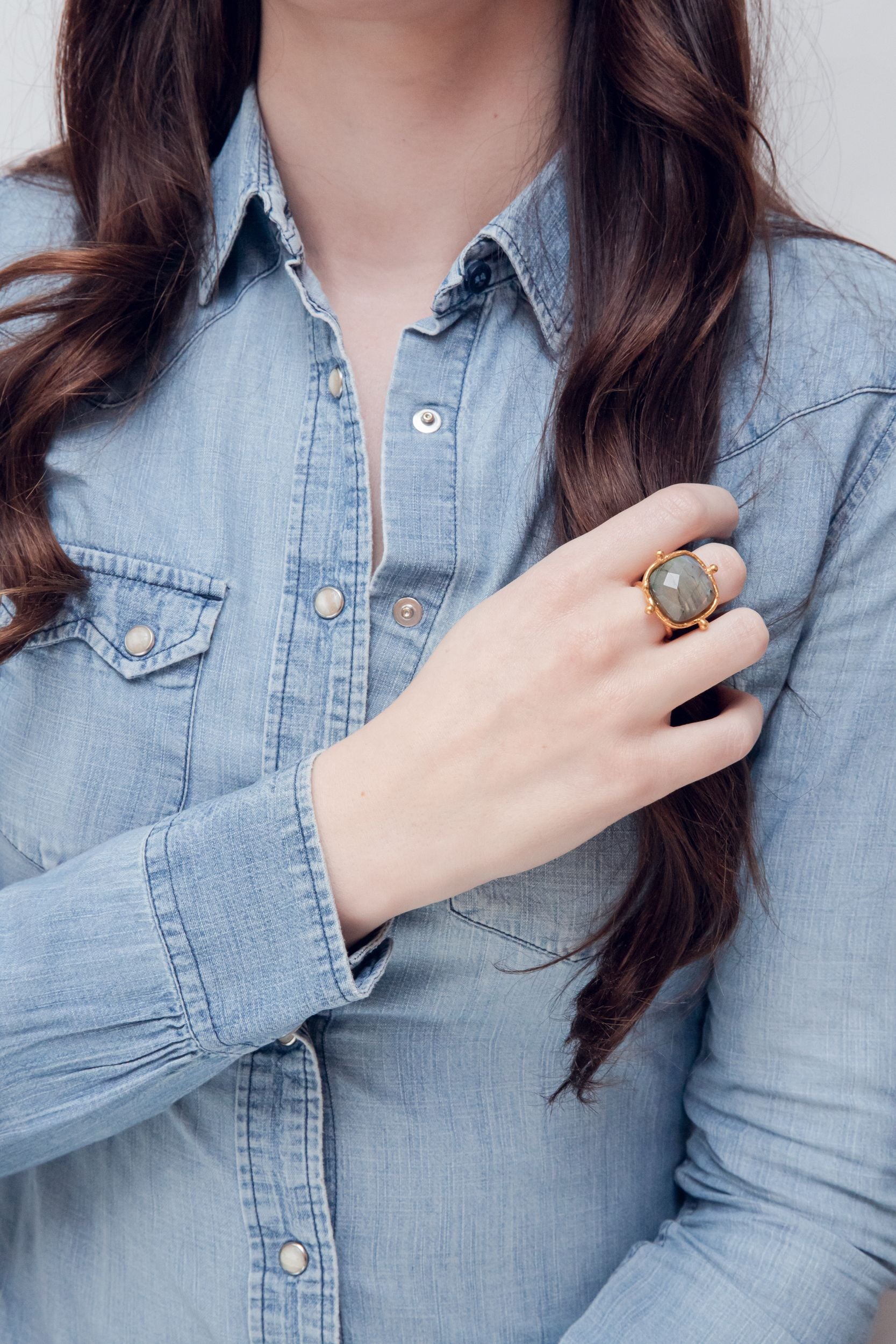 Bague Coussin dorée à l'or fin et Labradorite - Gris