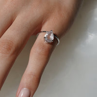 Bague Birthstone sertie d'un quartz rose taille poire - Or Blanc