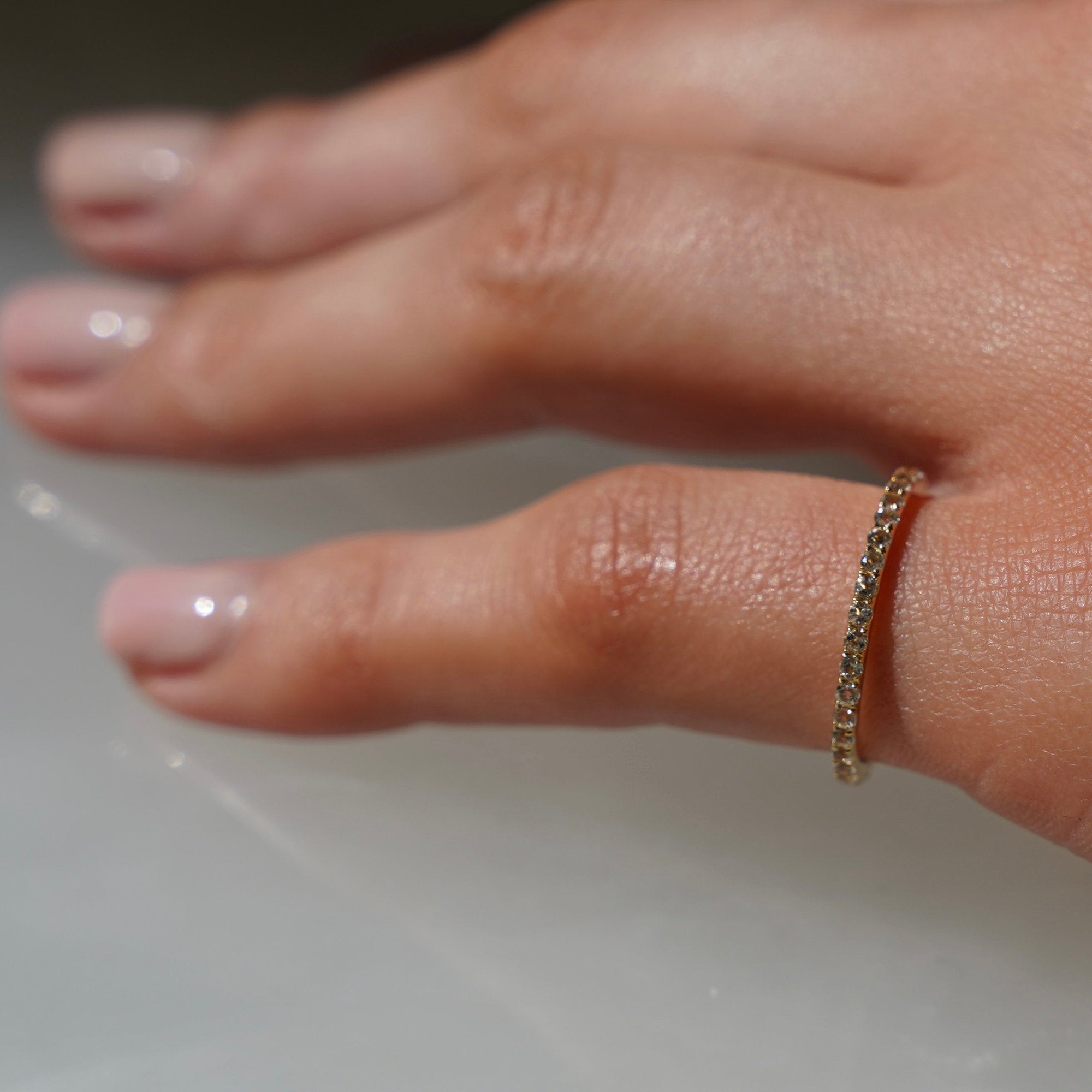 Bague Birthstone pavée de topazes blanches - Or Jaune
