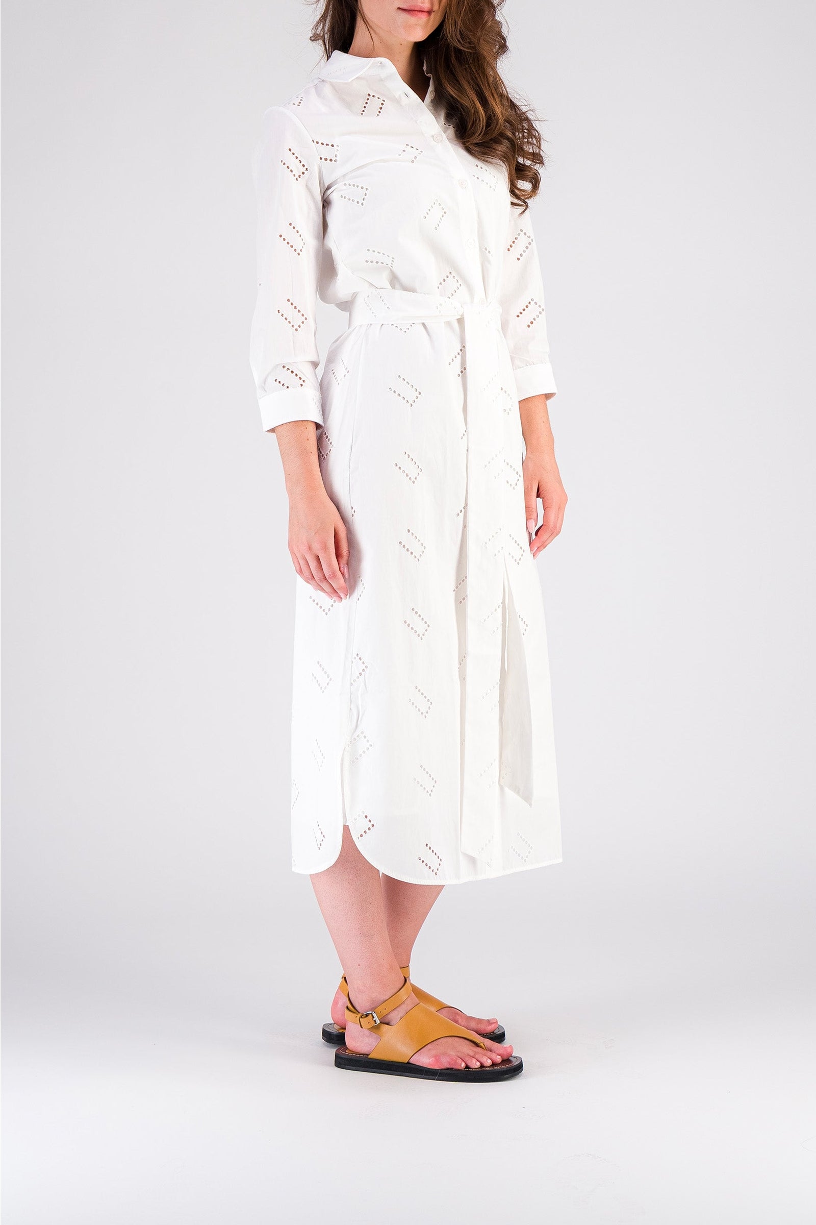 1 QTY NEW ROBE LONGUE BRODERIE ANGLAISE