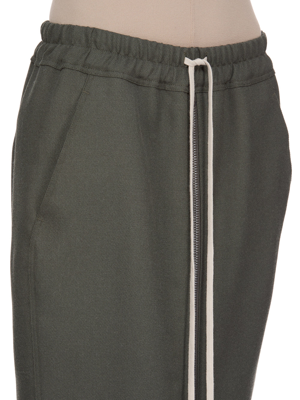 ZIPPED SHORT PILLAR