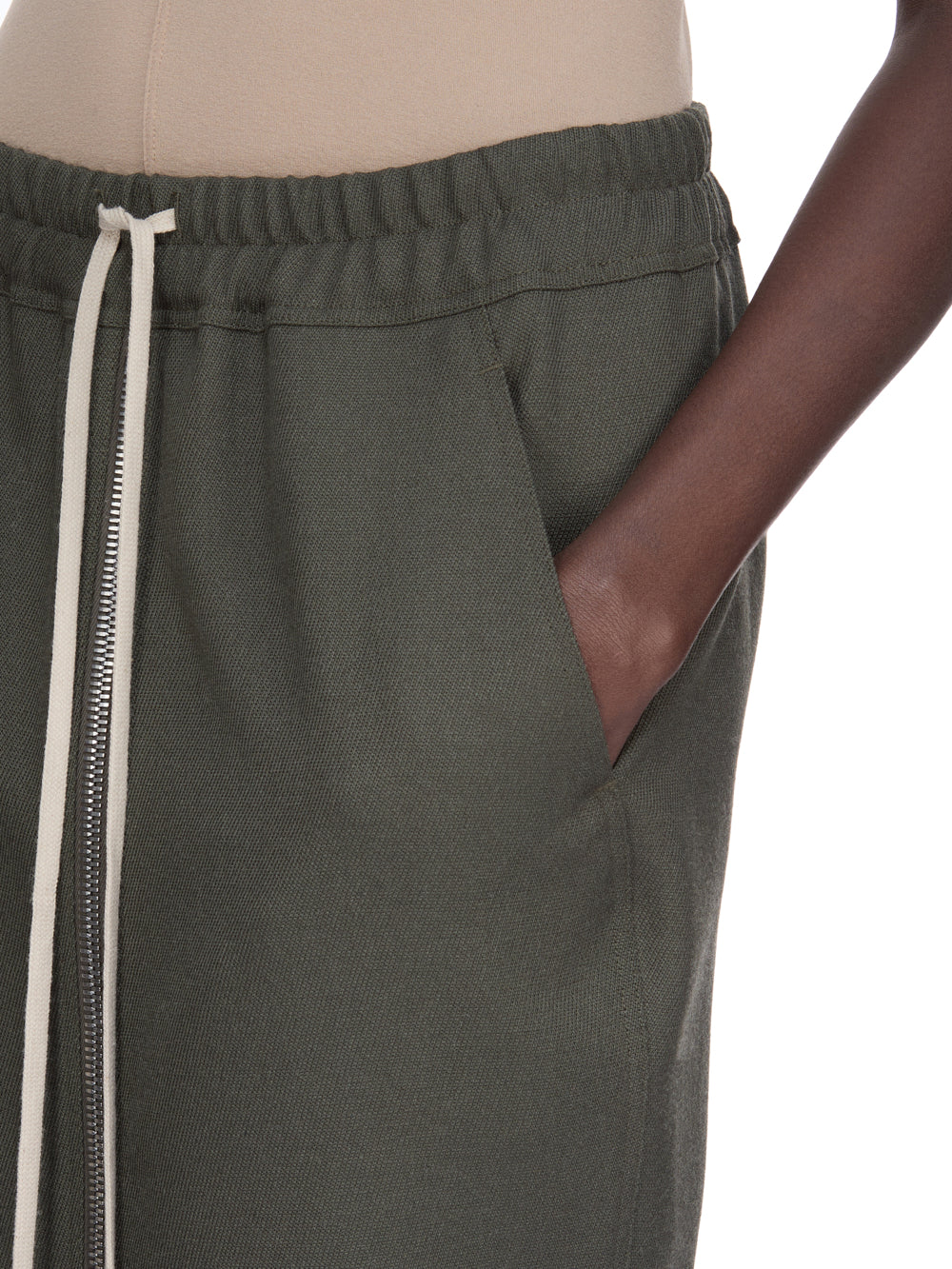 ZIPPED SHORT PILLAR