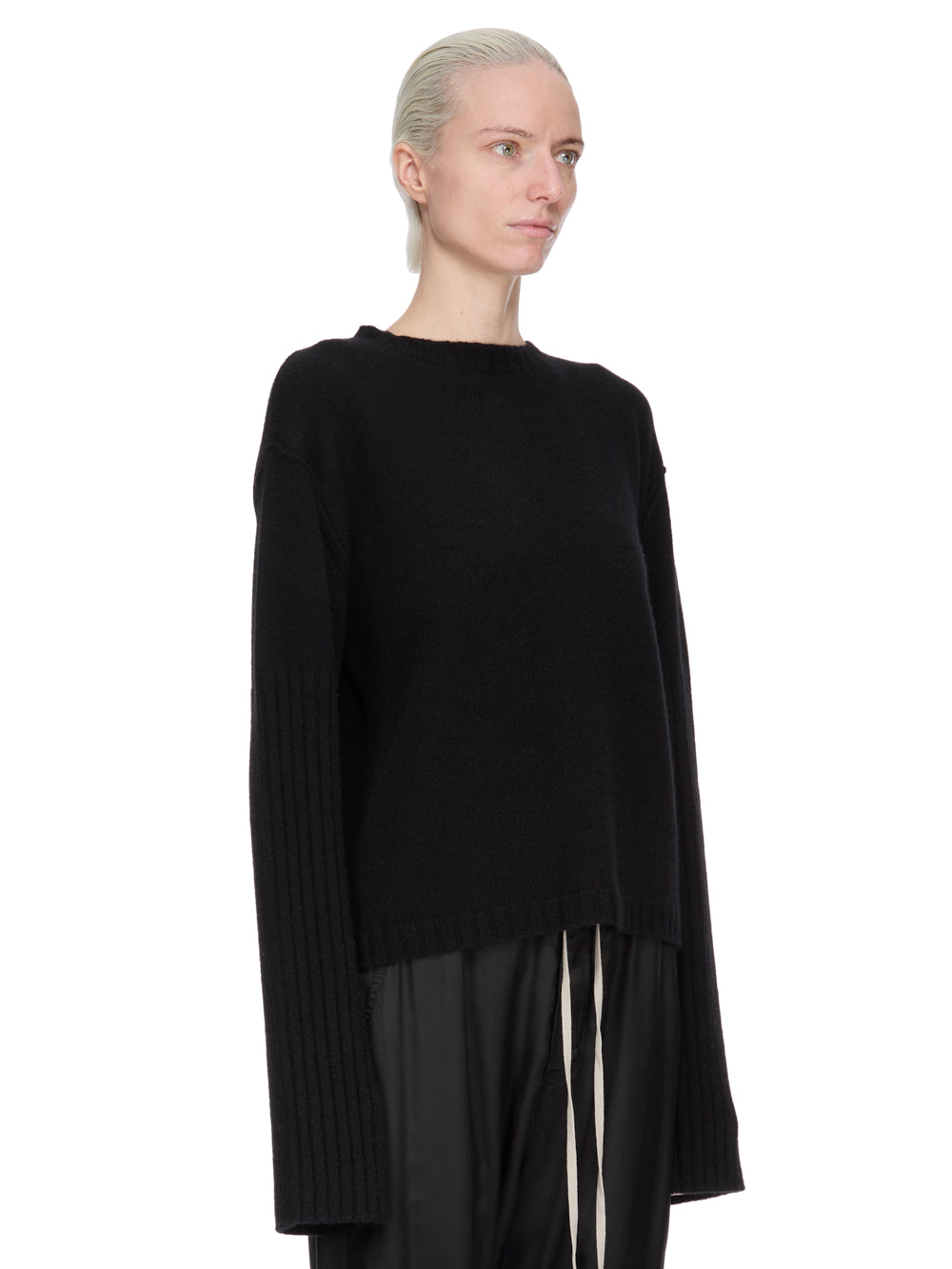 ROUND NECK