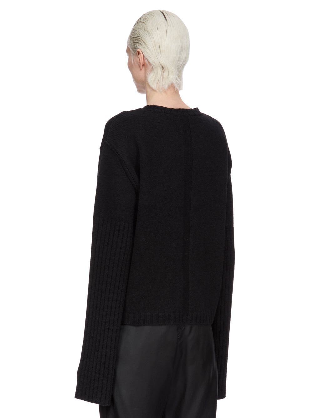 ROUND NECK