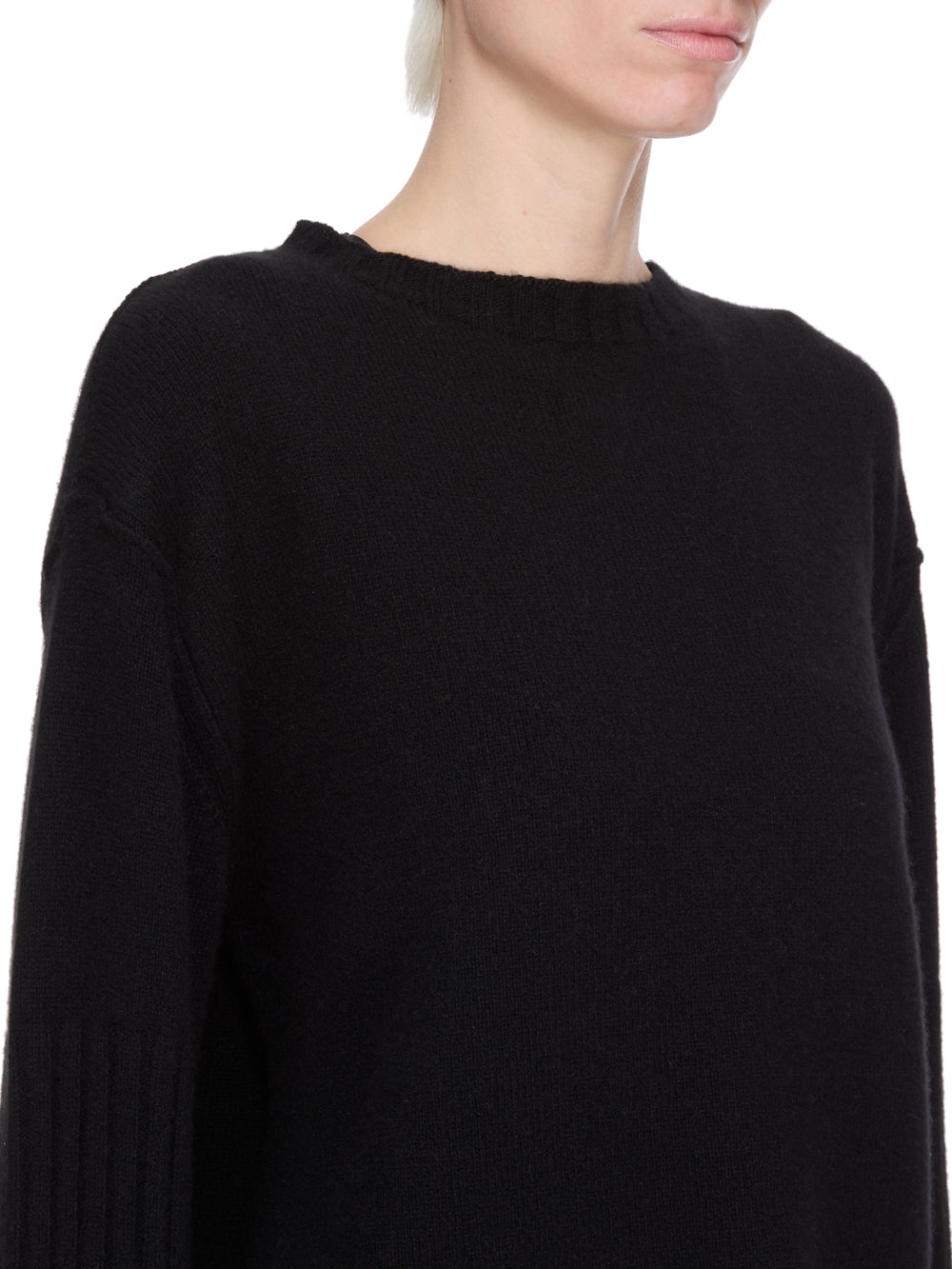 ROUND NECK