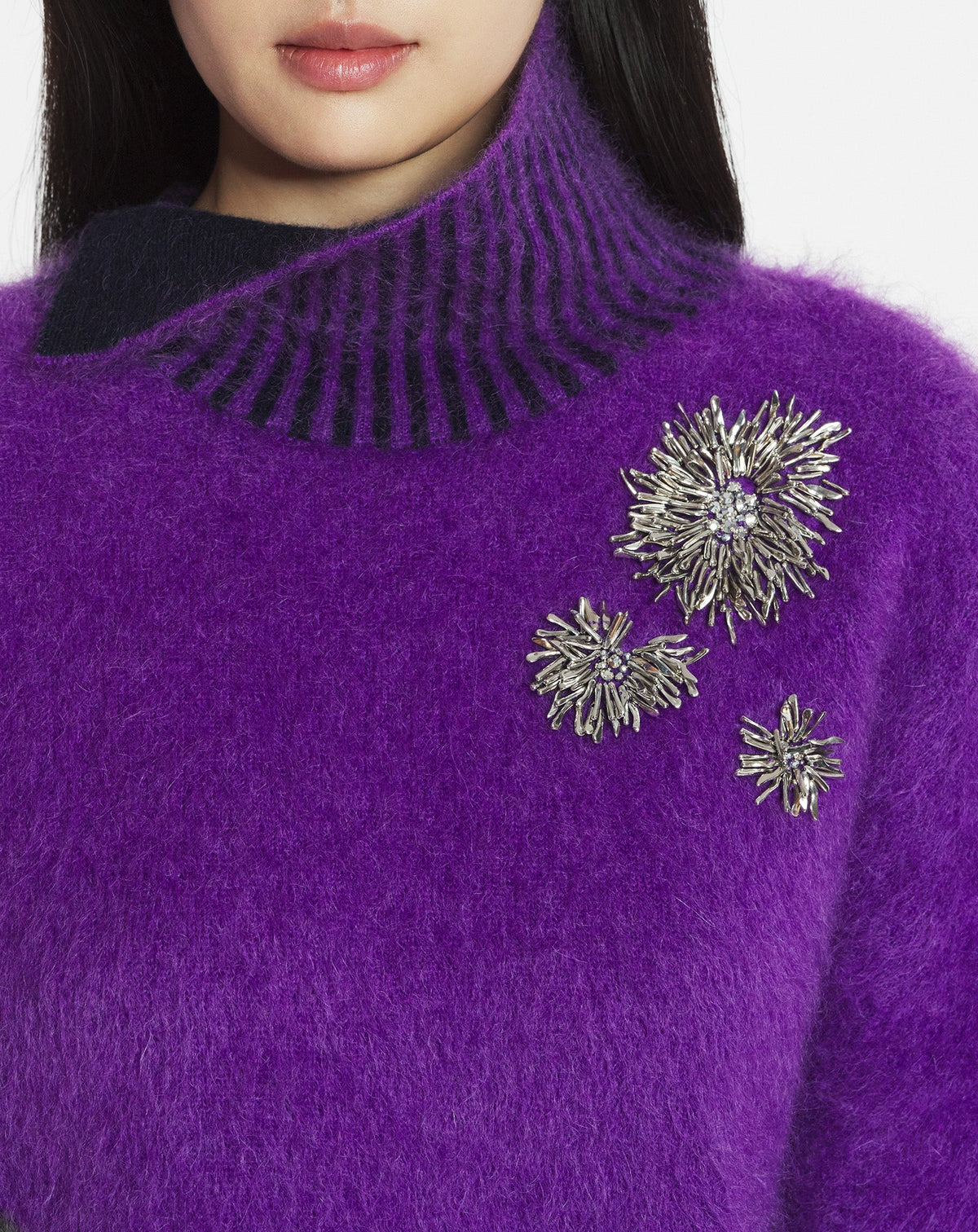 Pull brodé col montant - Anemone
