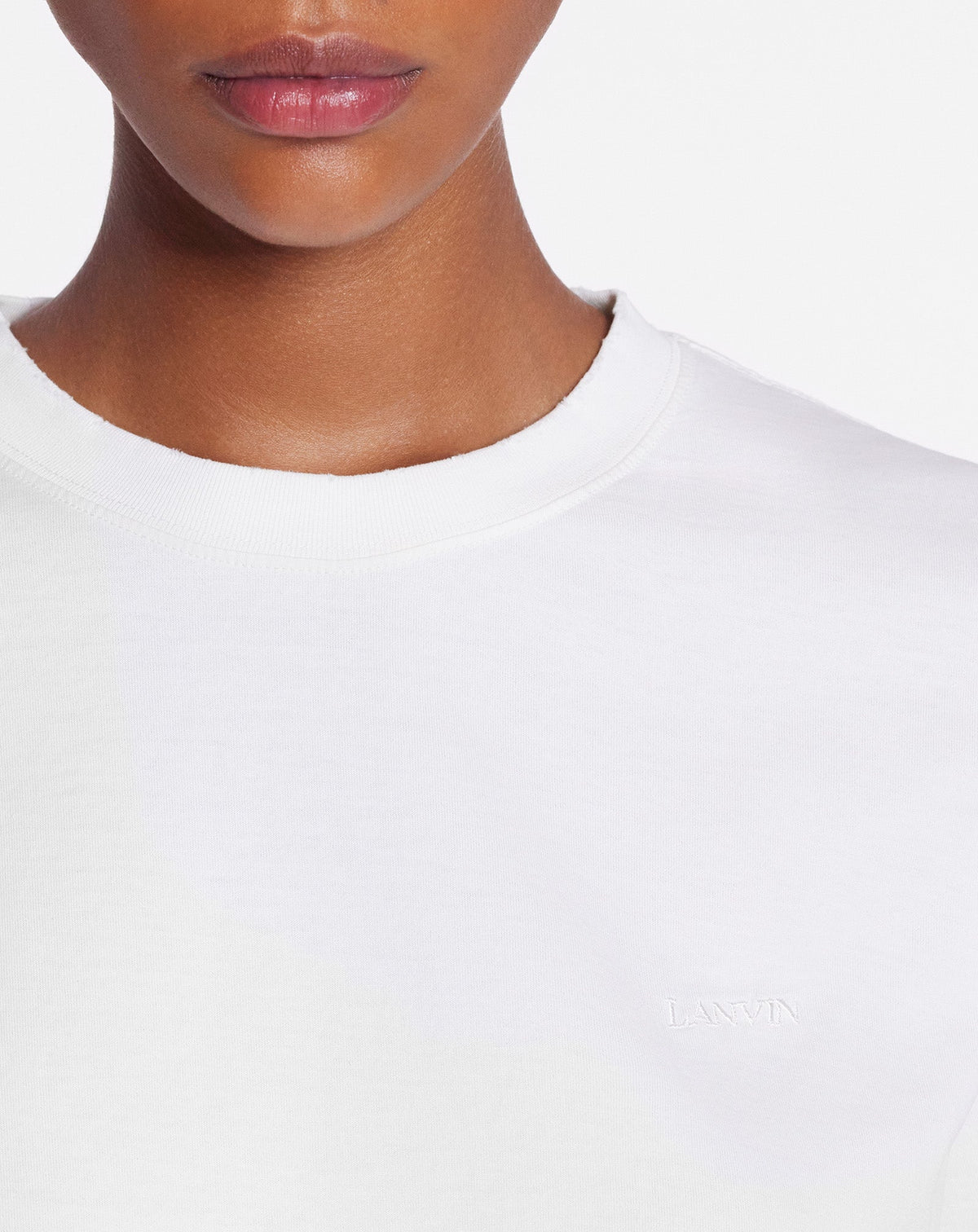 ZZNO STOCK WHITE MUSTANG PRINTED CROPPED TEE-SHIRT