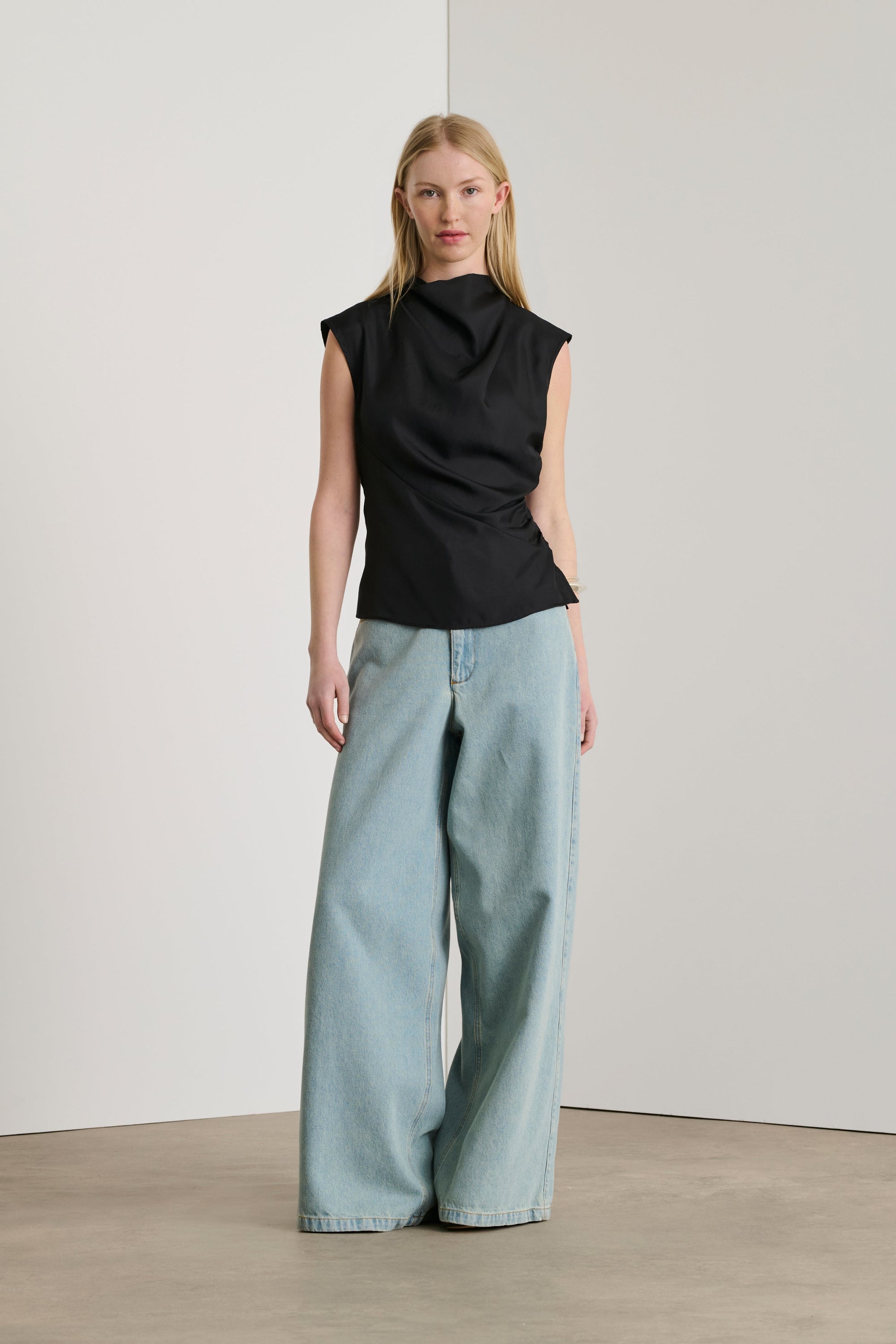 NOIR BLOUSE ECLAT