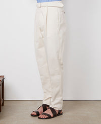 ECRU // Chino Hugo