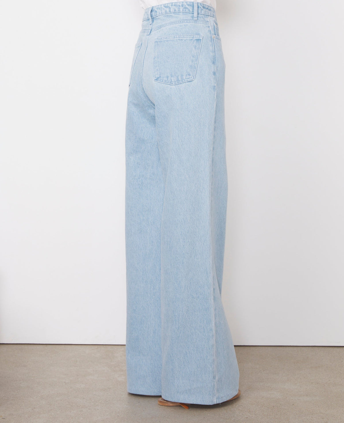 LIGHT BLUE // Jean Romy