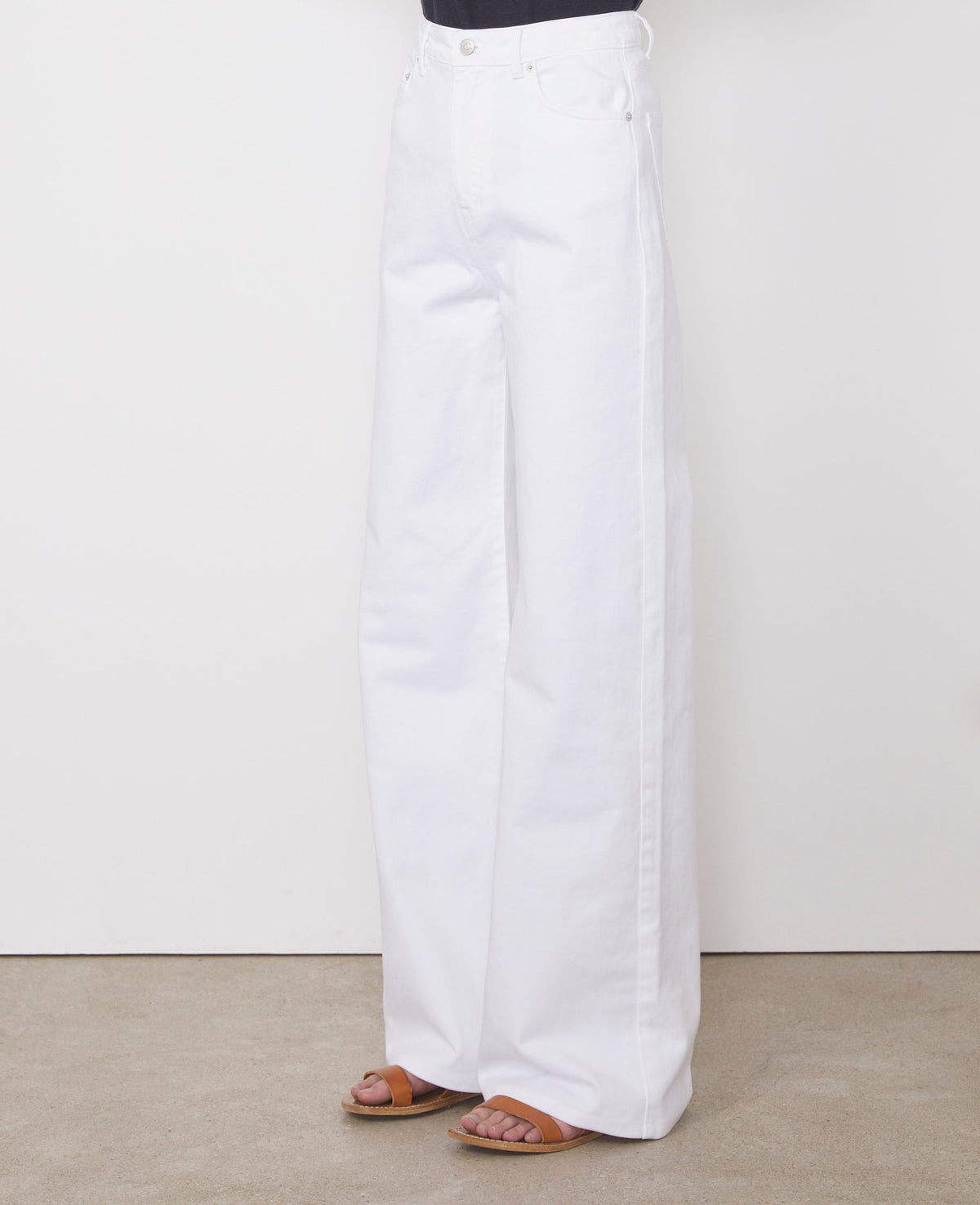 WHITE // Jean Romy
