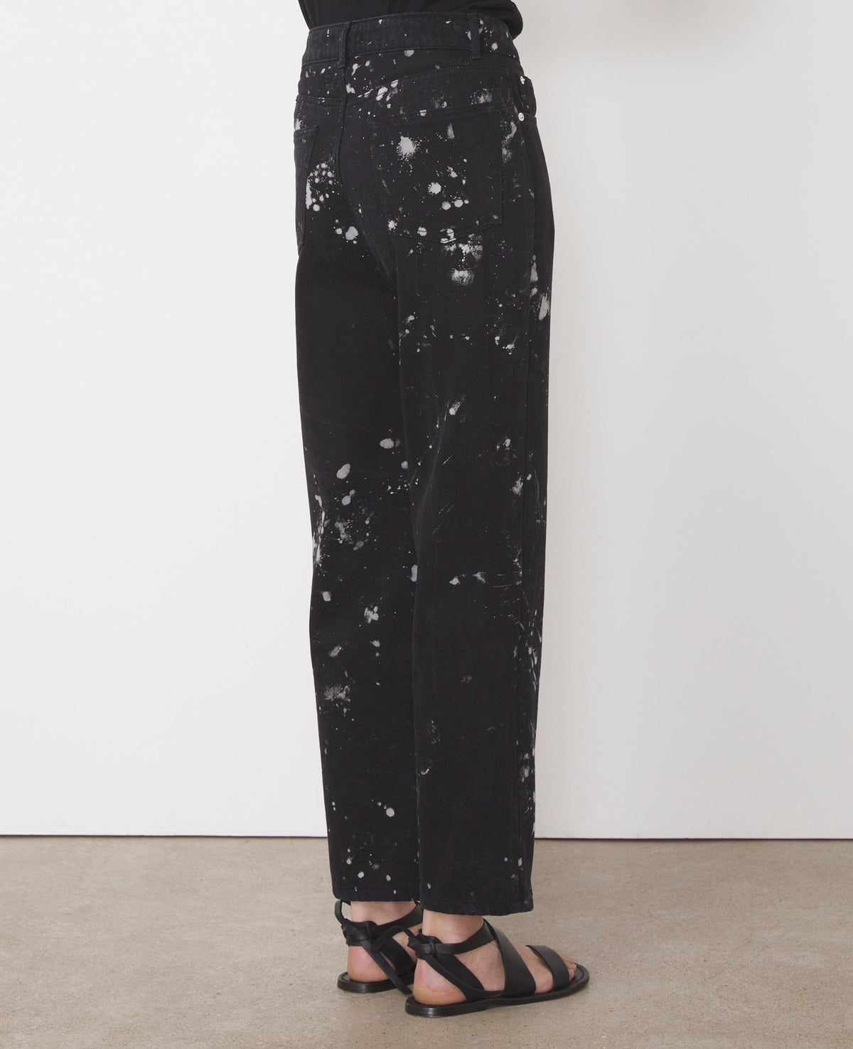 BLACK/WHITE // Jean Ariane