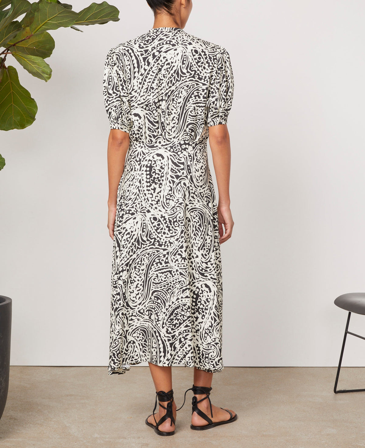 ECRU/BLACK // ROBE SACHA