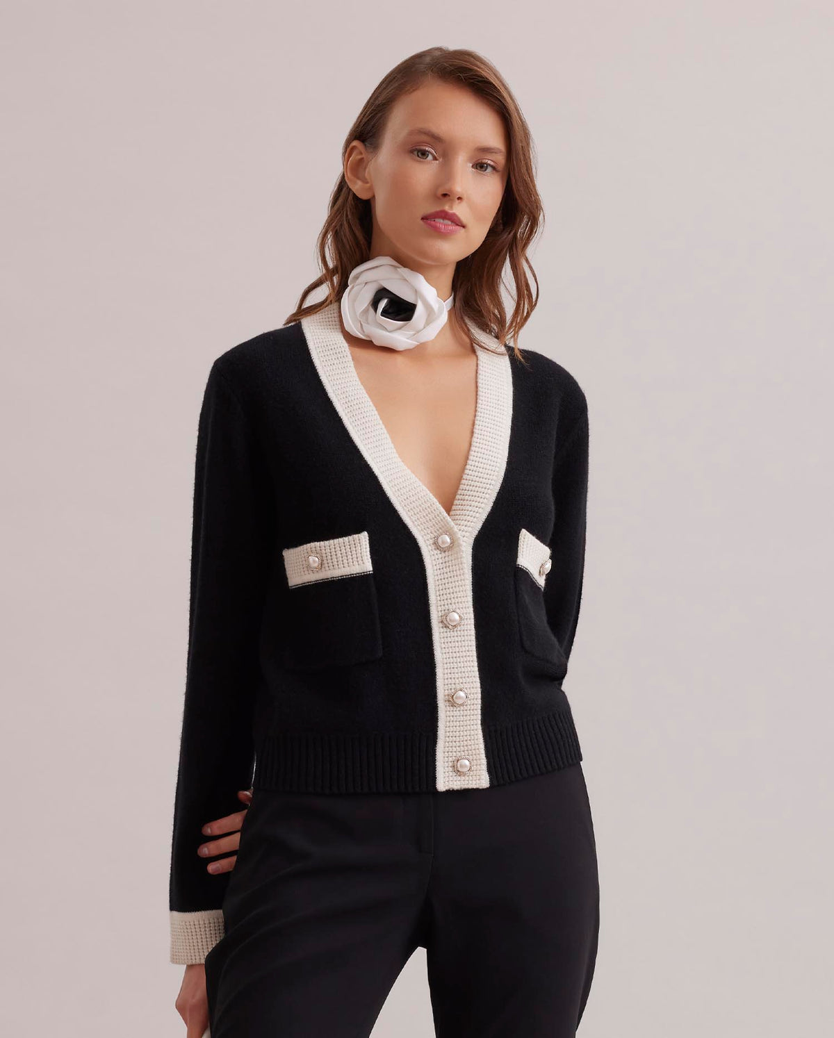 Black / Cardigan Script