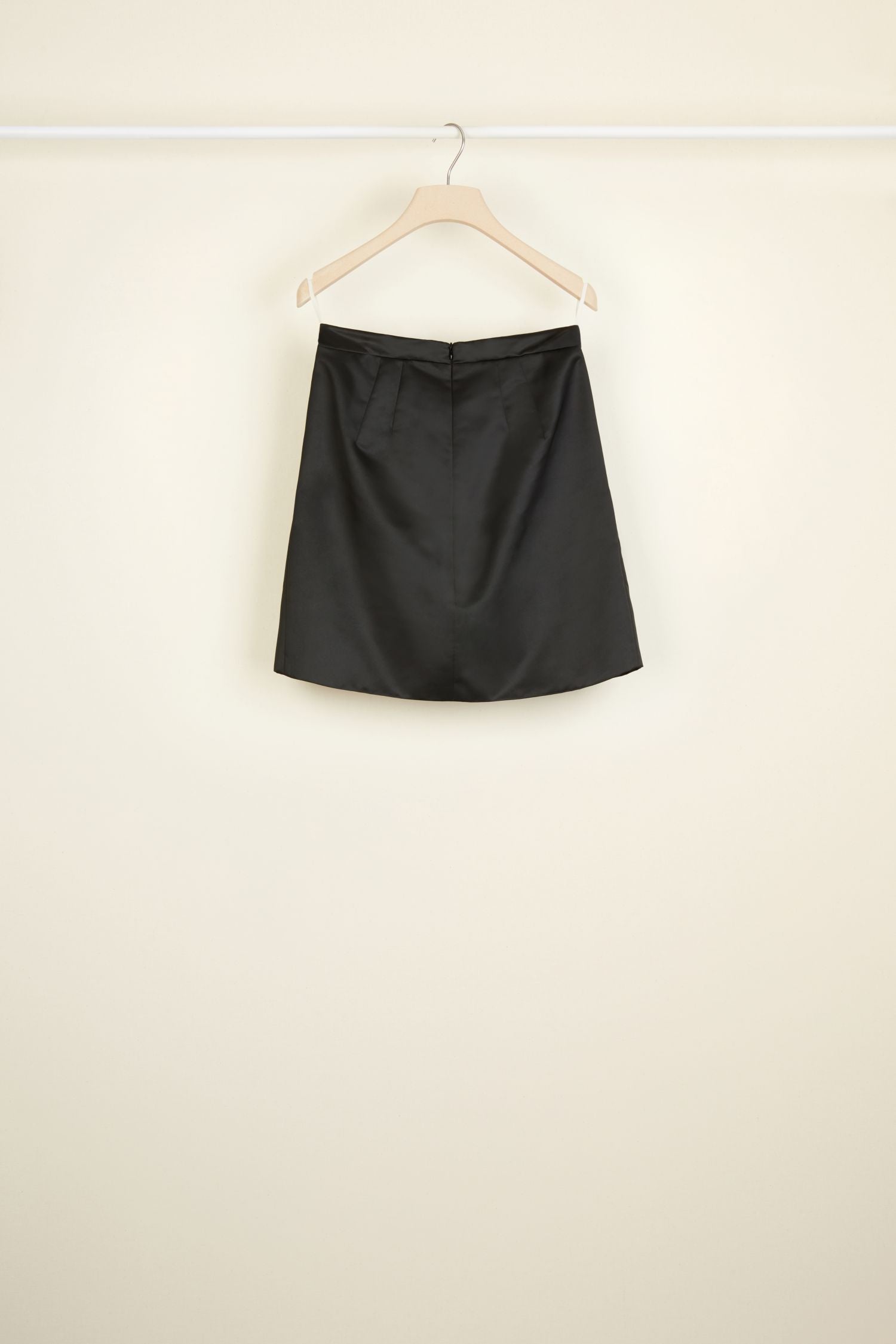 Tulip skirt in duchesse satin - Black