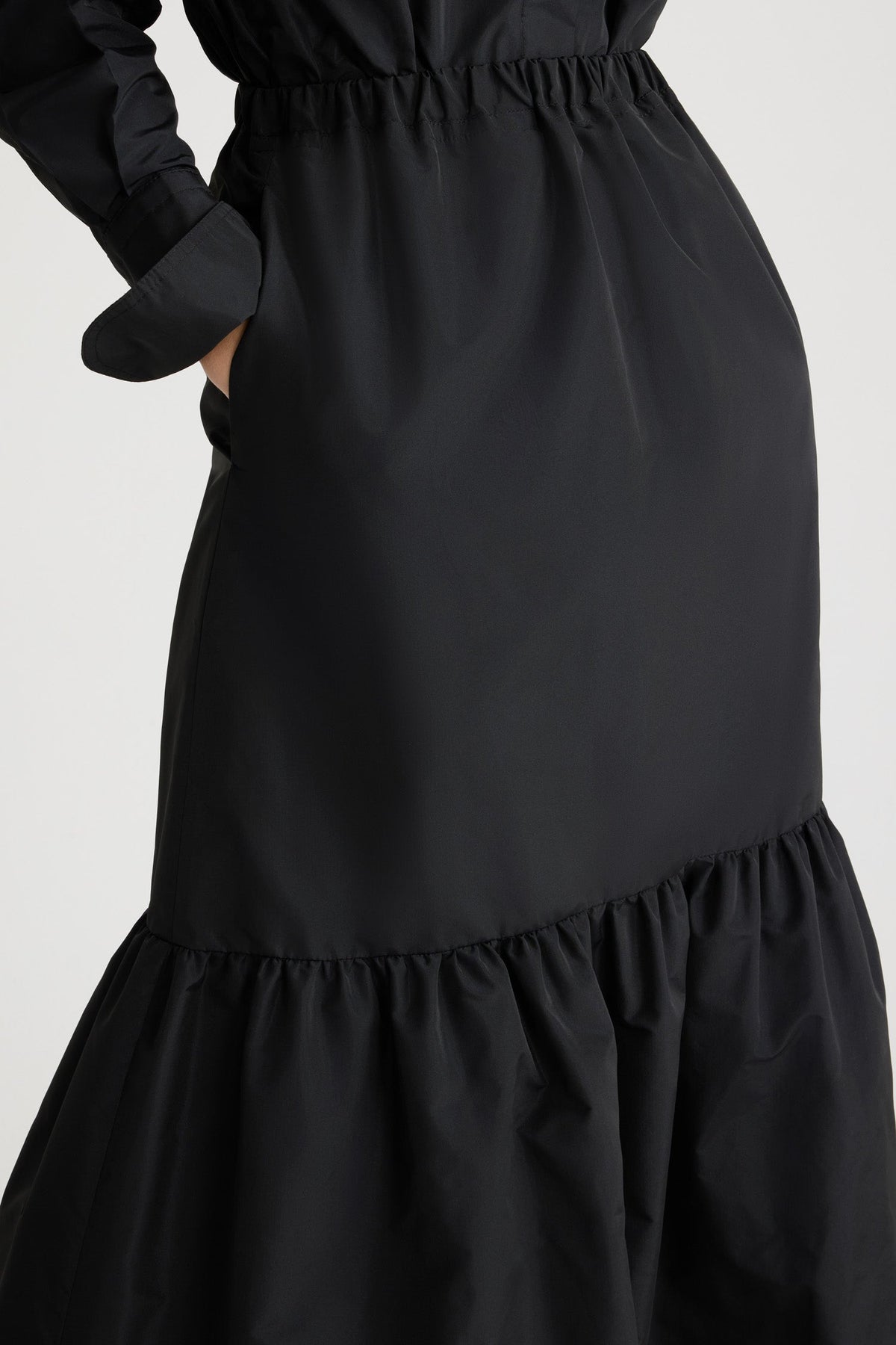 Black / Jupe longue en faille recyclée