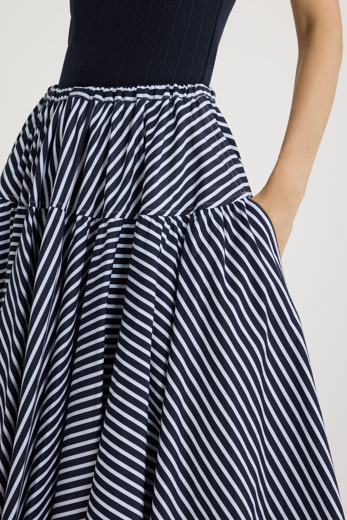 Navy Stripes / Jupe longue volumineuse en popeline de coton bio imprimée