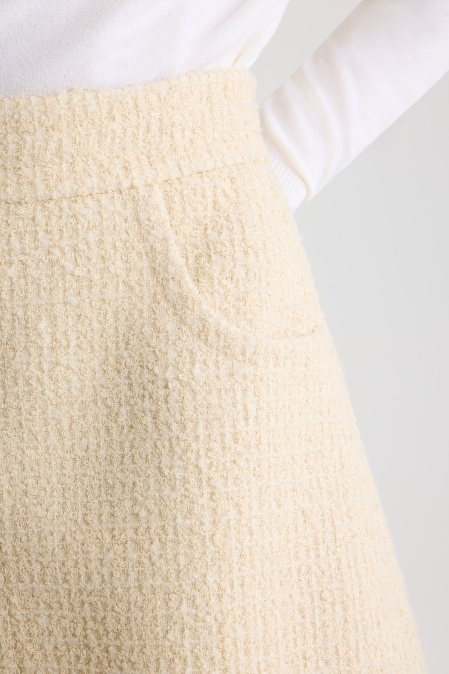 Jupe courte asymétrique en tweed de laine - Blanc Cassé
